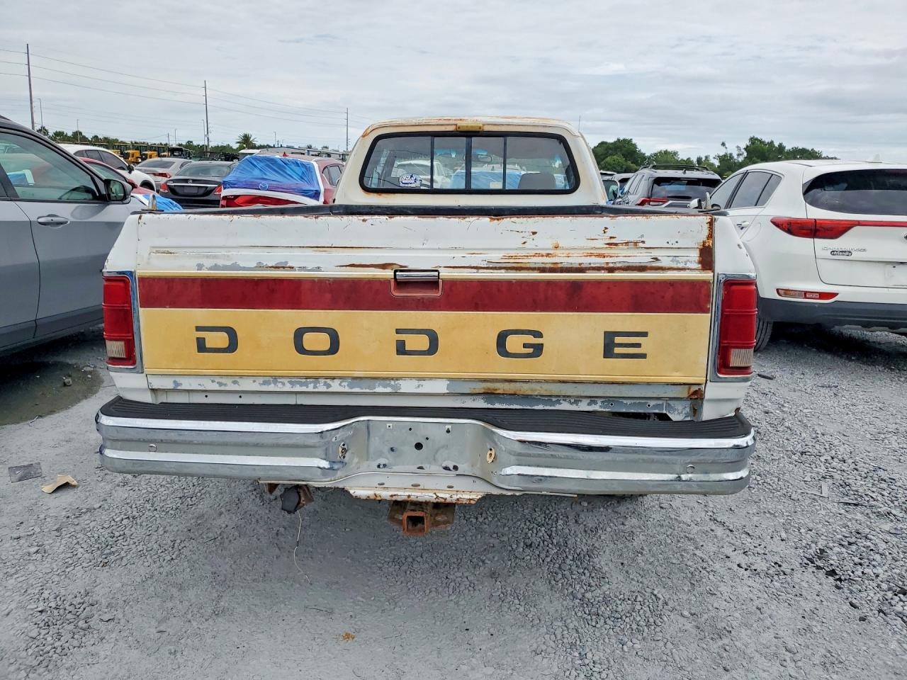 1992 Dodge D-series D200 White vin: 3B7KE23C5NM570205