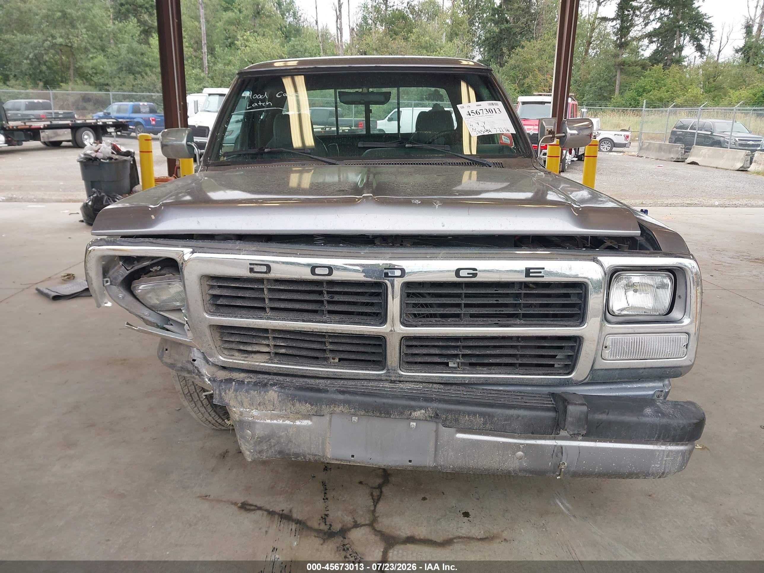 1992 Dodge D-series D200/d250 Silver vin: 3B7KE23C7NM561926