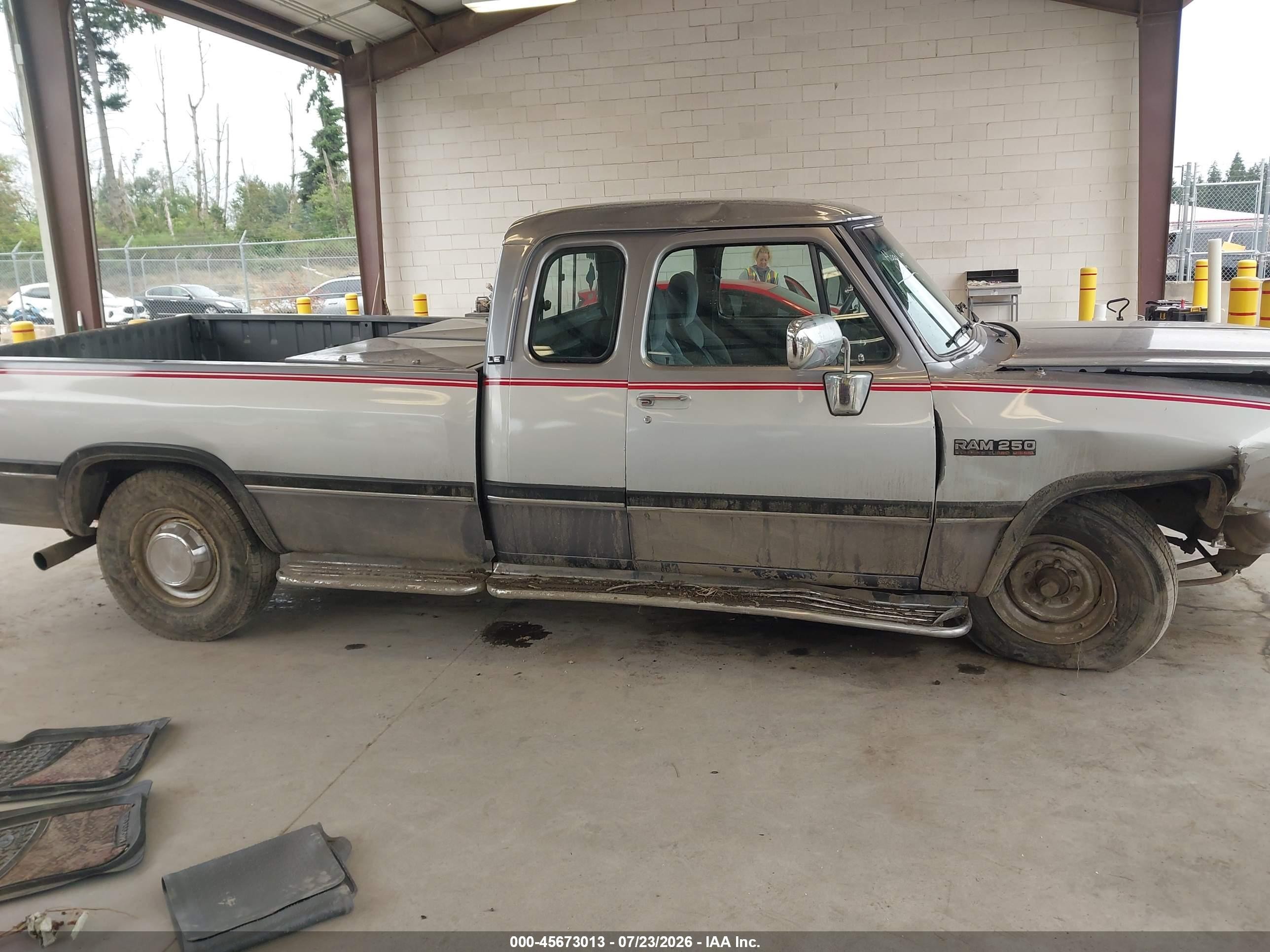 1992 Dodge D-series D200/d250 Silver vin: 3B7KE23C7NM561926