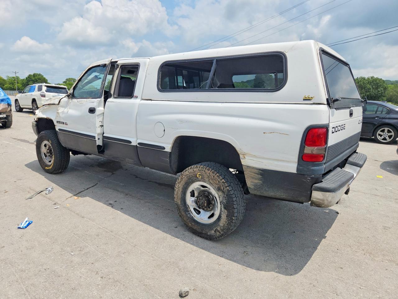 1998 Dodge Ram 2500 White vin: 3B7KF22Z8WG106778