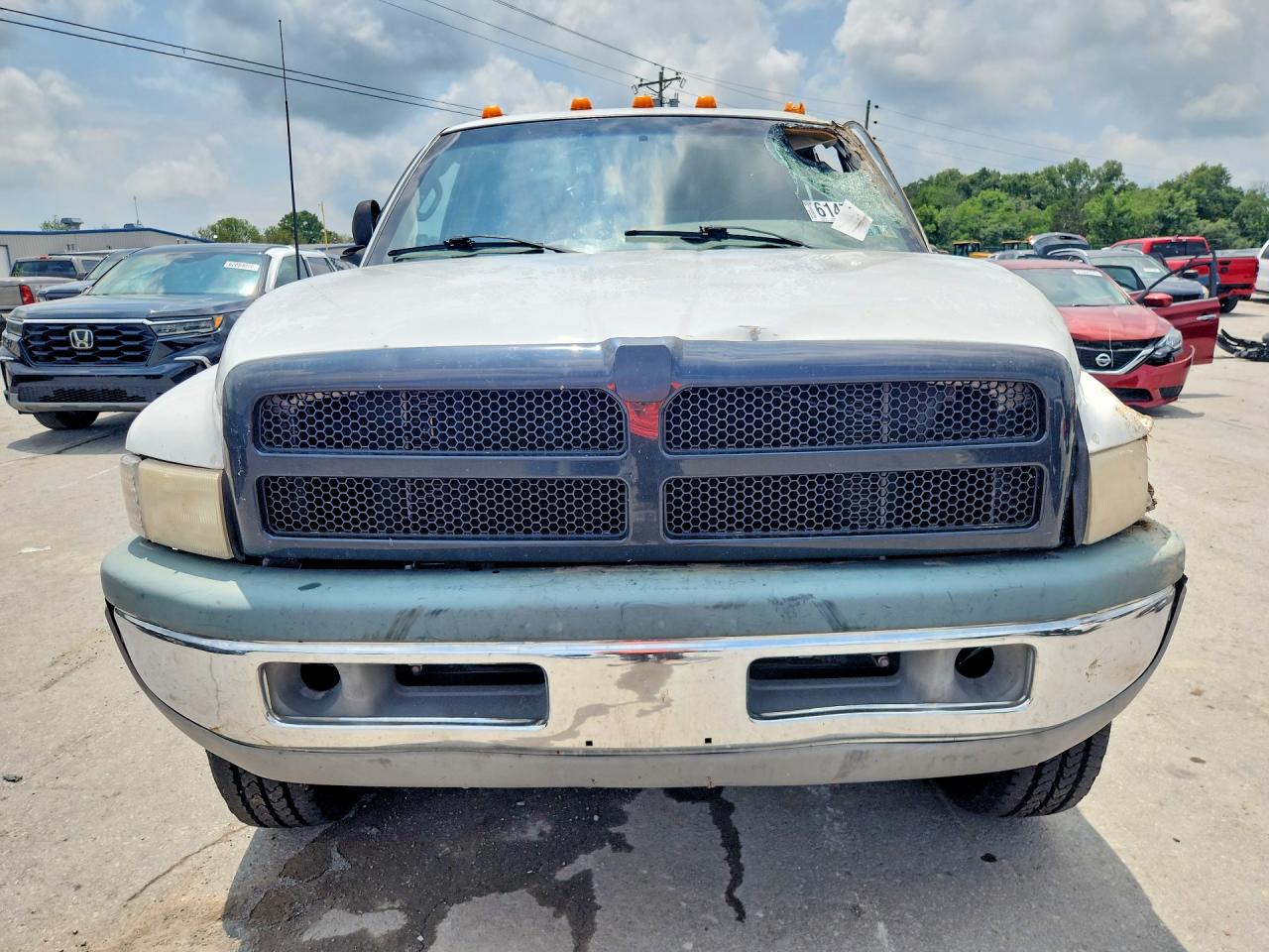 1998 Dodge Ram 2500 White vin: 3B7KF22Z8WG106778