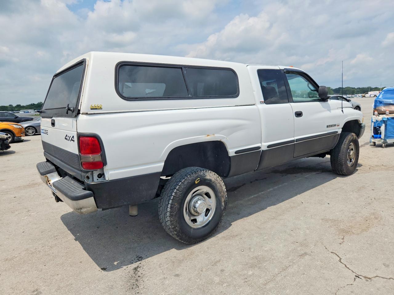 1998 Dodge Ram 2500 White vin: 3B7KF22Z8WG106778