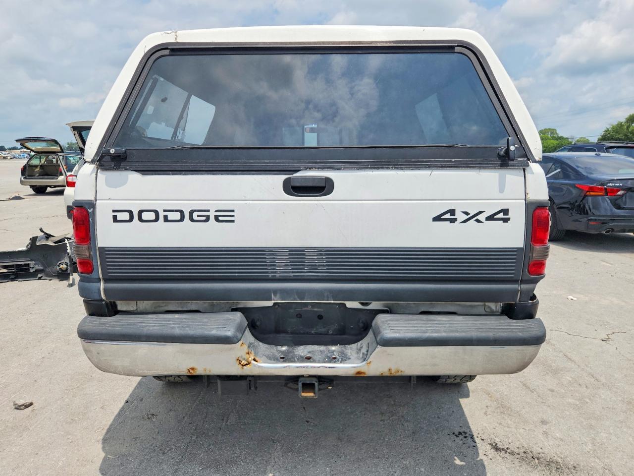 1998 Dodge Ram 2500 White vin: 3B7KF22Z8WG106778