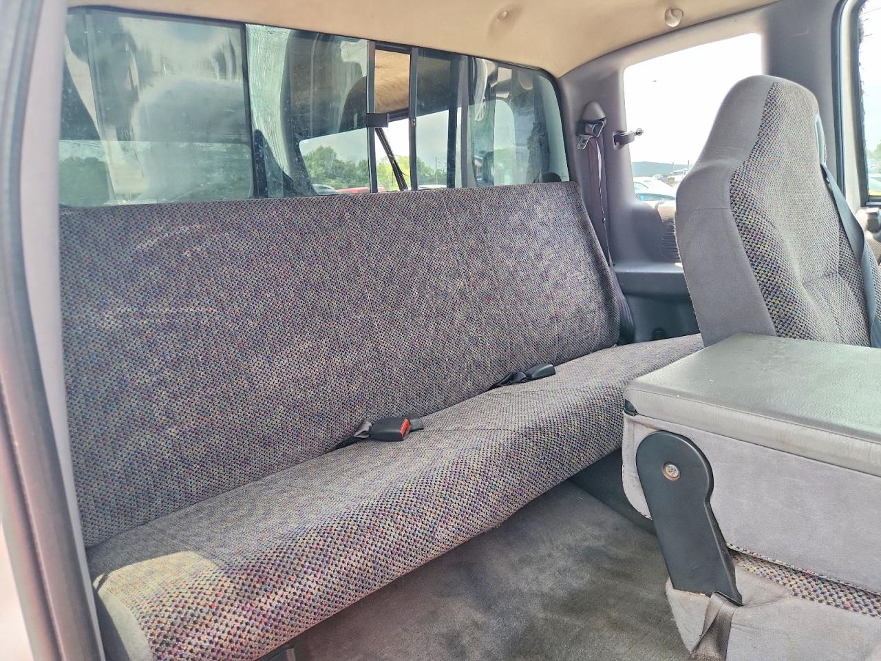 1998 Dodge Ram 2500 White vin: 3B7KF22Z8WG106778