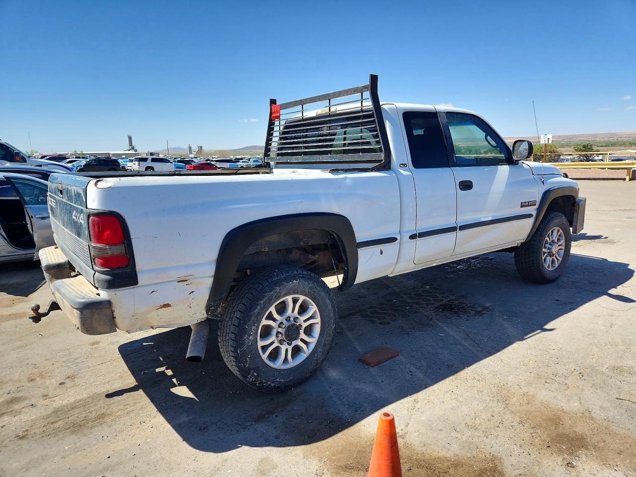 1999 Dodge Ram 2500 Белый vin: 3B7KF2360XG168164