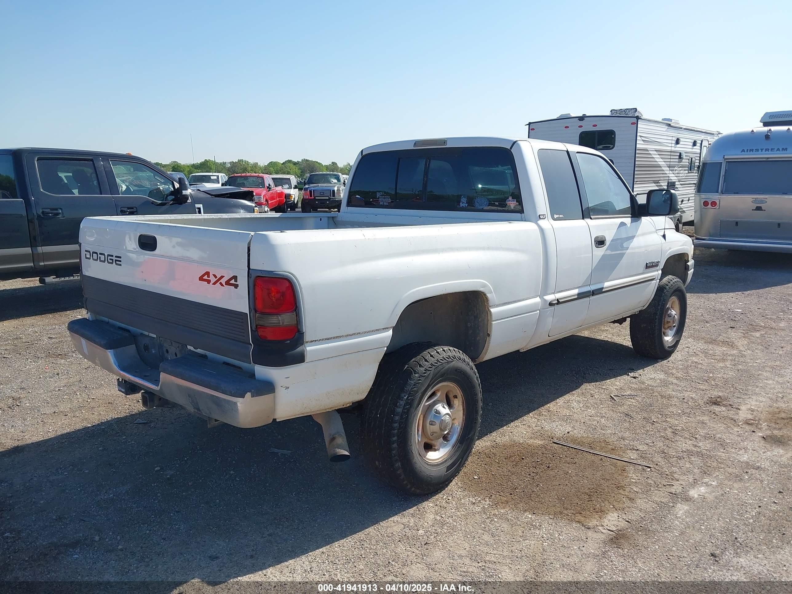 2001 Dodge Ram 2500 St Белый vin: 3B7KF23621G229750