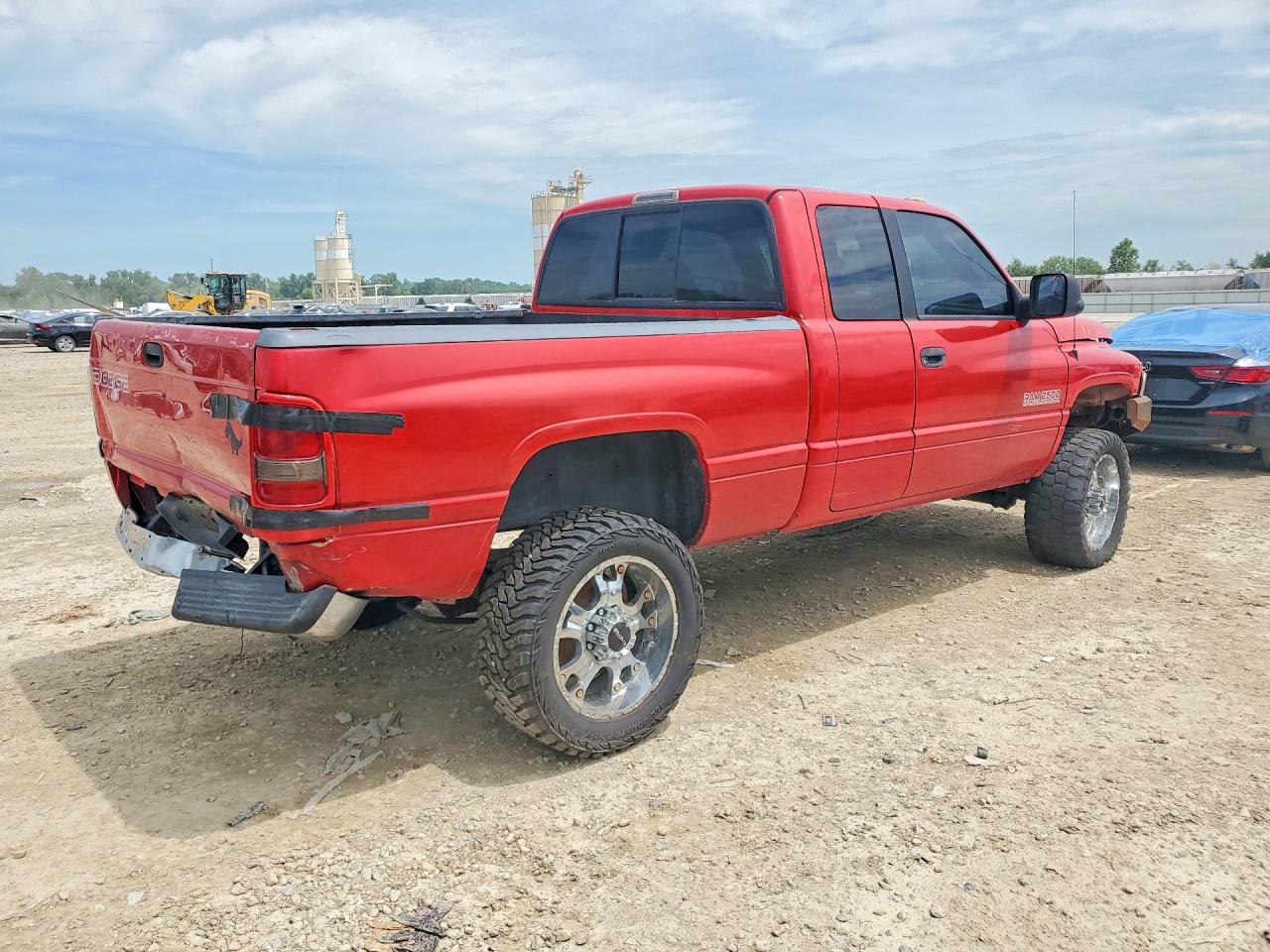 1999 Dodge Ram 2500 Red vin: 3B7KF2366XG233955