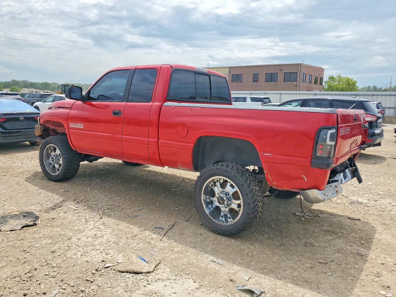 1999 Dodge Ram 2500 Red vin: 3B7KF2366XG233955