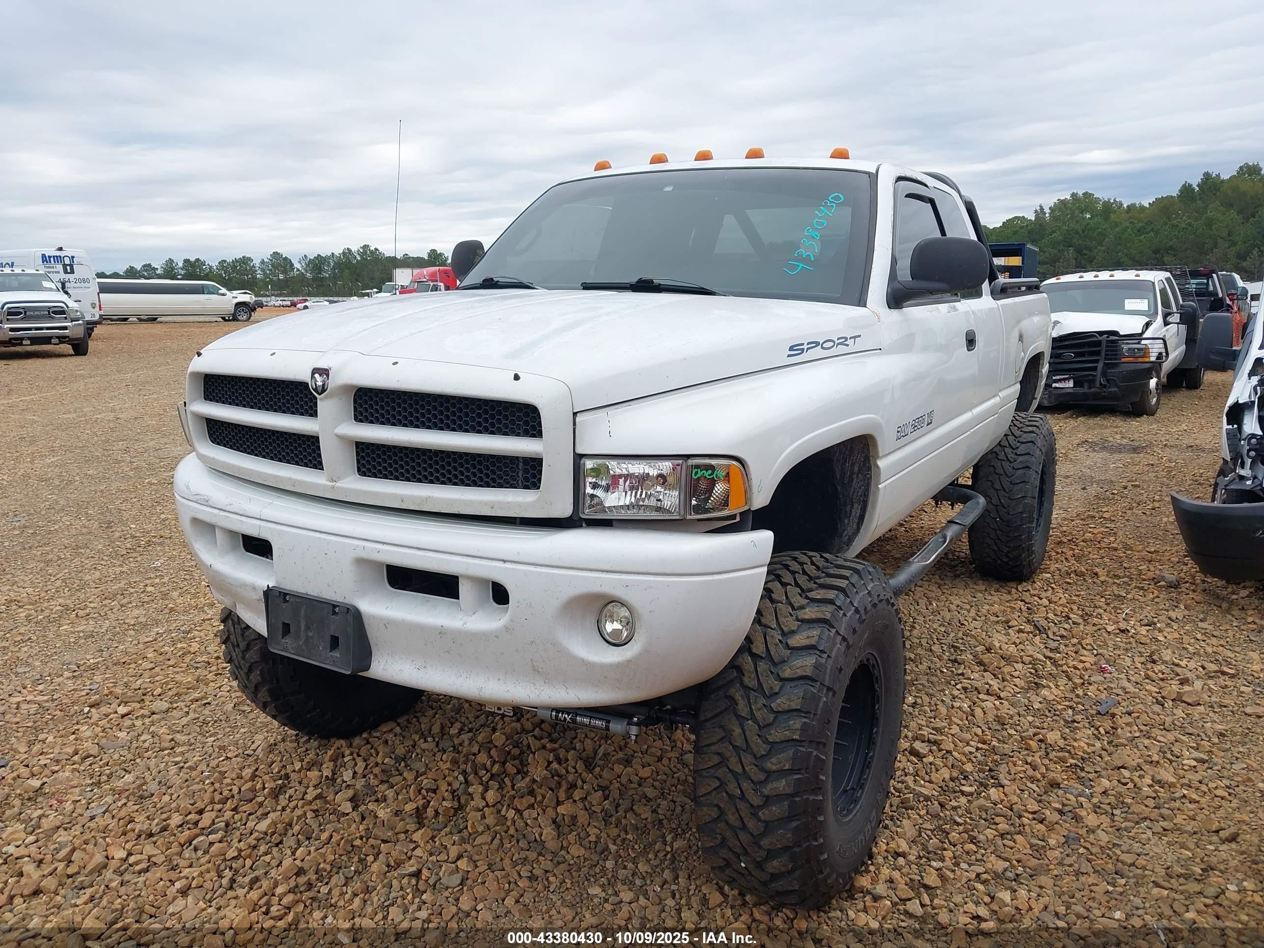 2000 Dodge Ram 2500 St White vin: 3B7KF23Z1YG121737