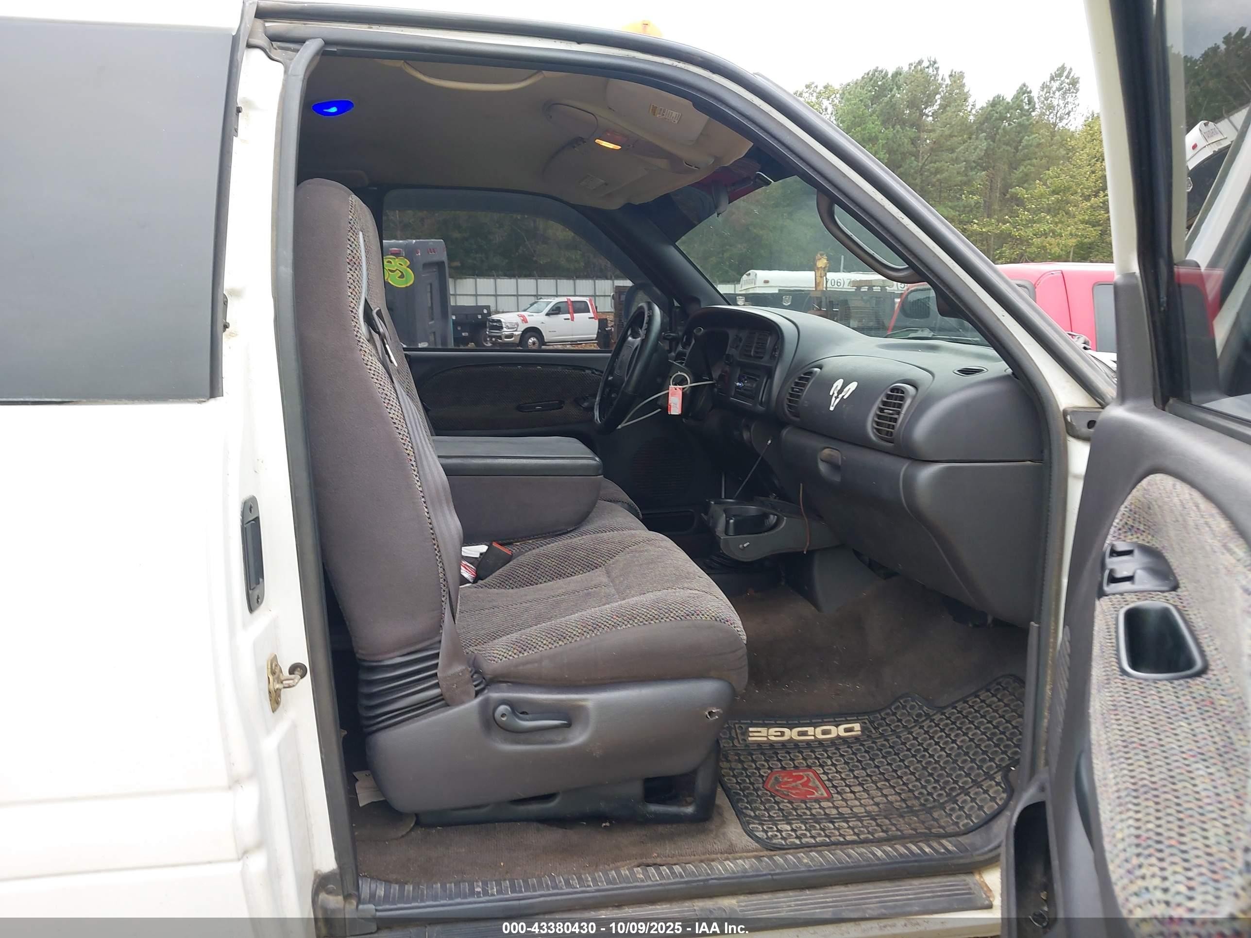 2000 Dodge Ram 2500 St White vin: 3B7KF23Z1YG121737