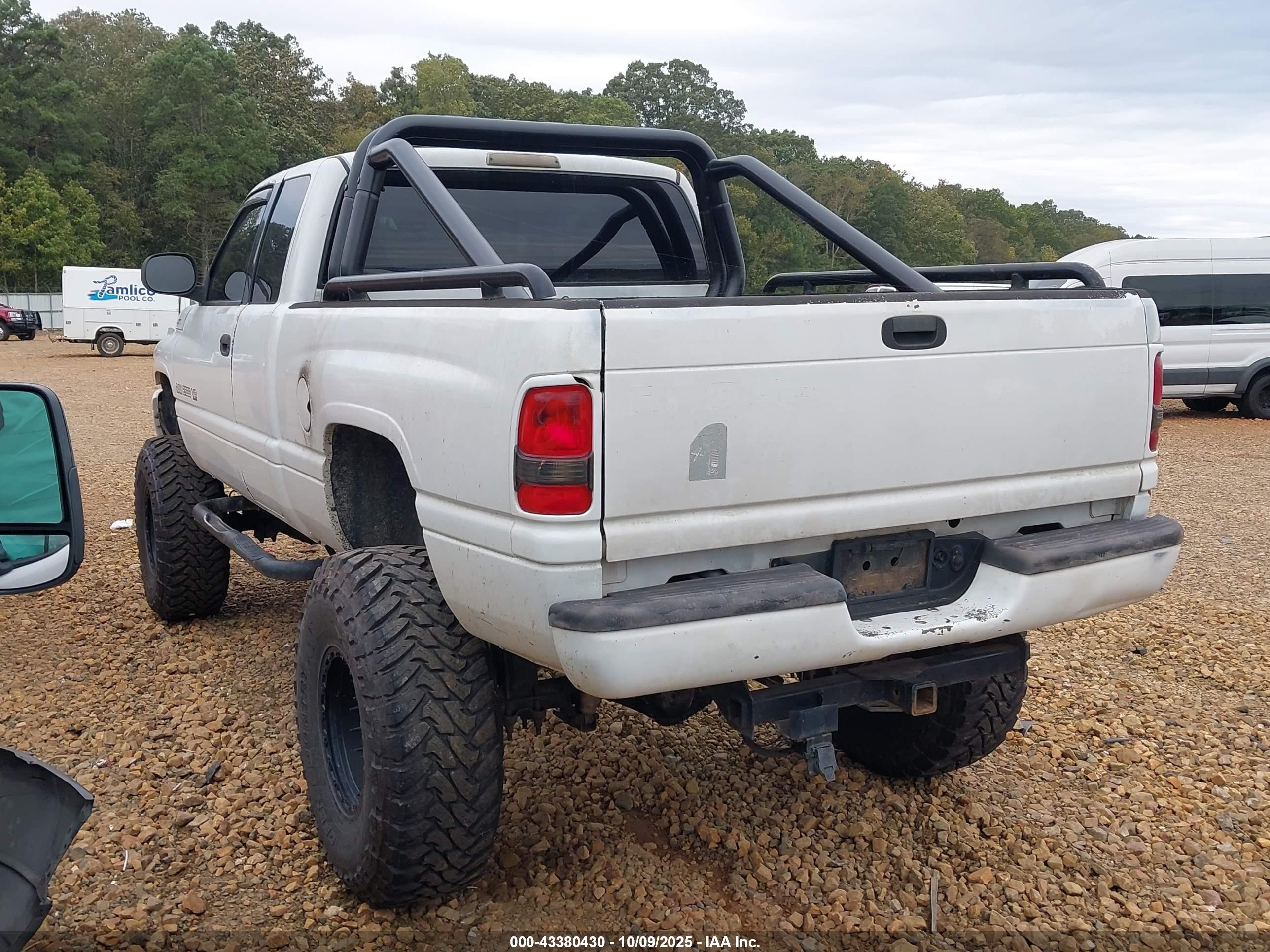 2000 Dodge Ram 2500 St White vin: 3B7KF23Z1YG121737