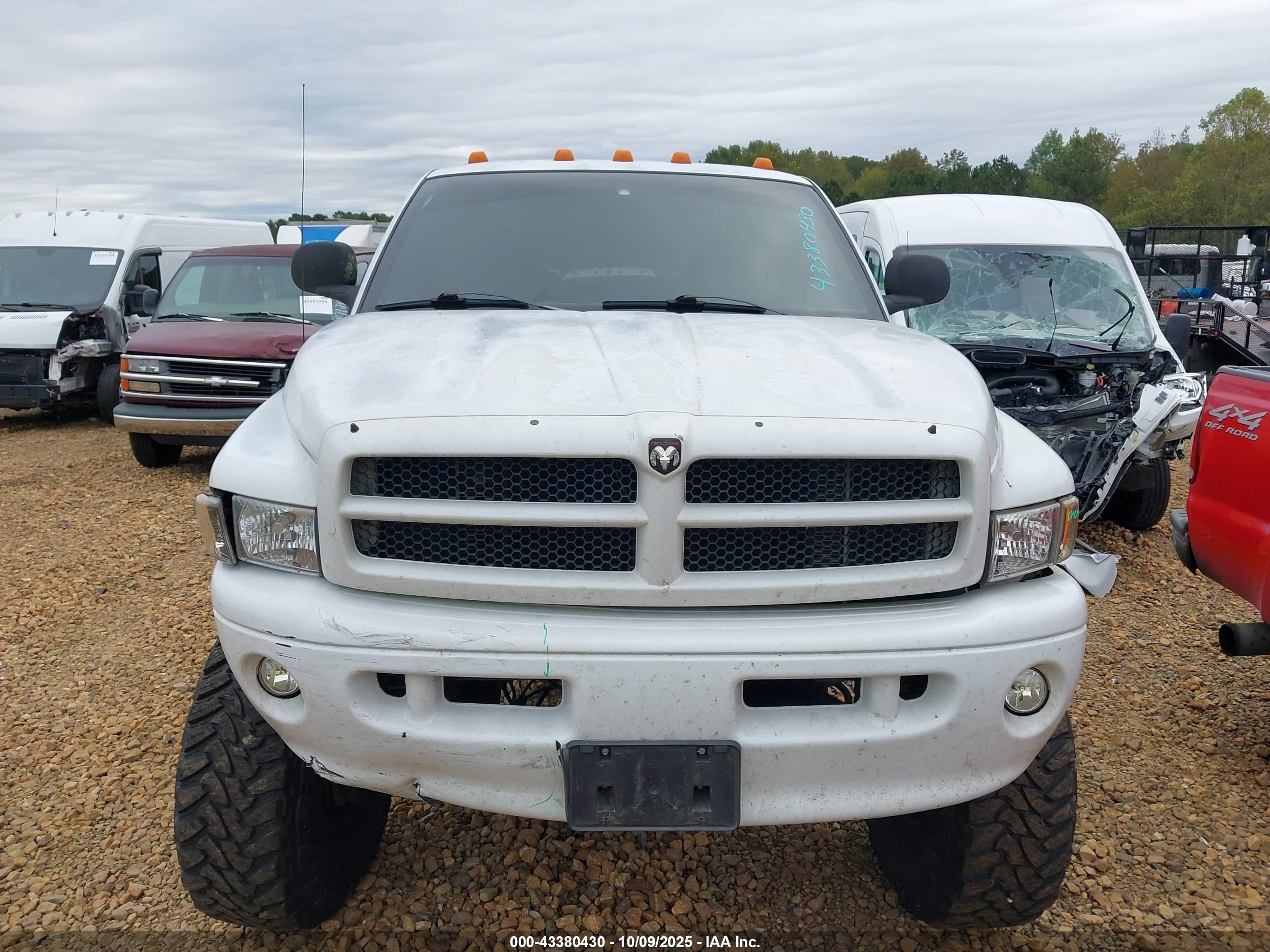 2000 Dodge Ram 2500 St White vin: 3B7KF23Z1YG121737