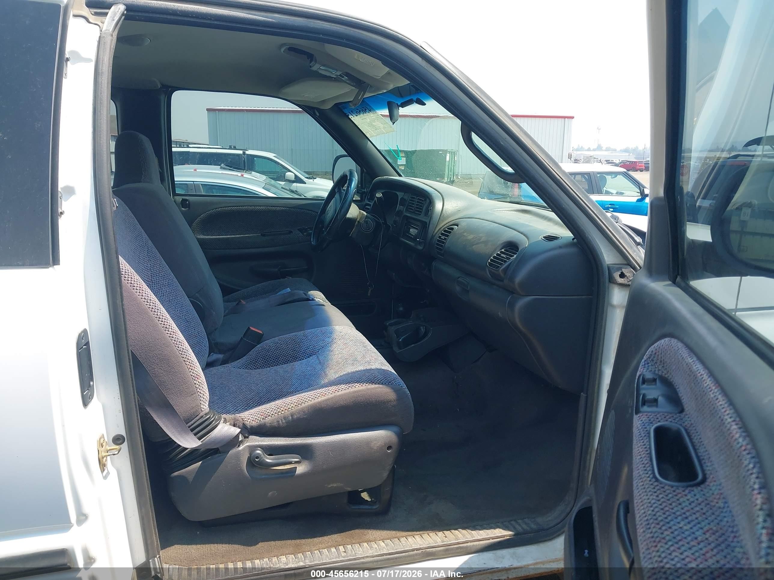 2002 Dodge Ram 2500 St White vin: 3B7KF23Z22M278993