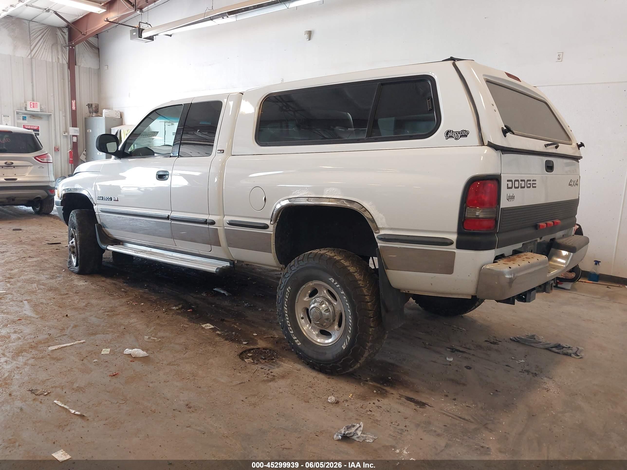 2000 Dodge Ram 2500 St Белый vin: 3B7KF23Z7YG158209