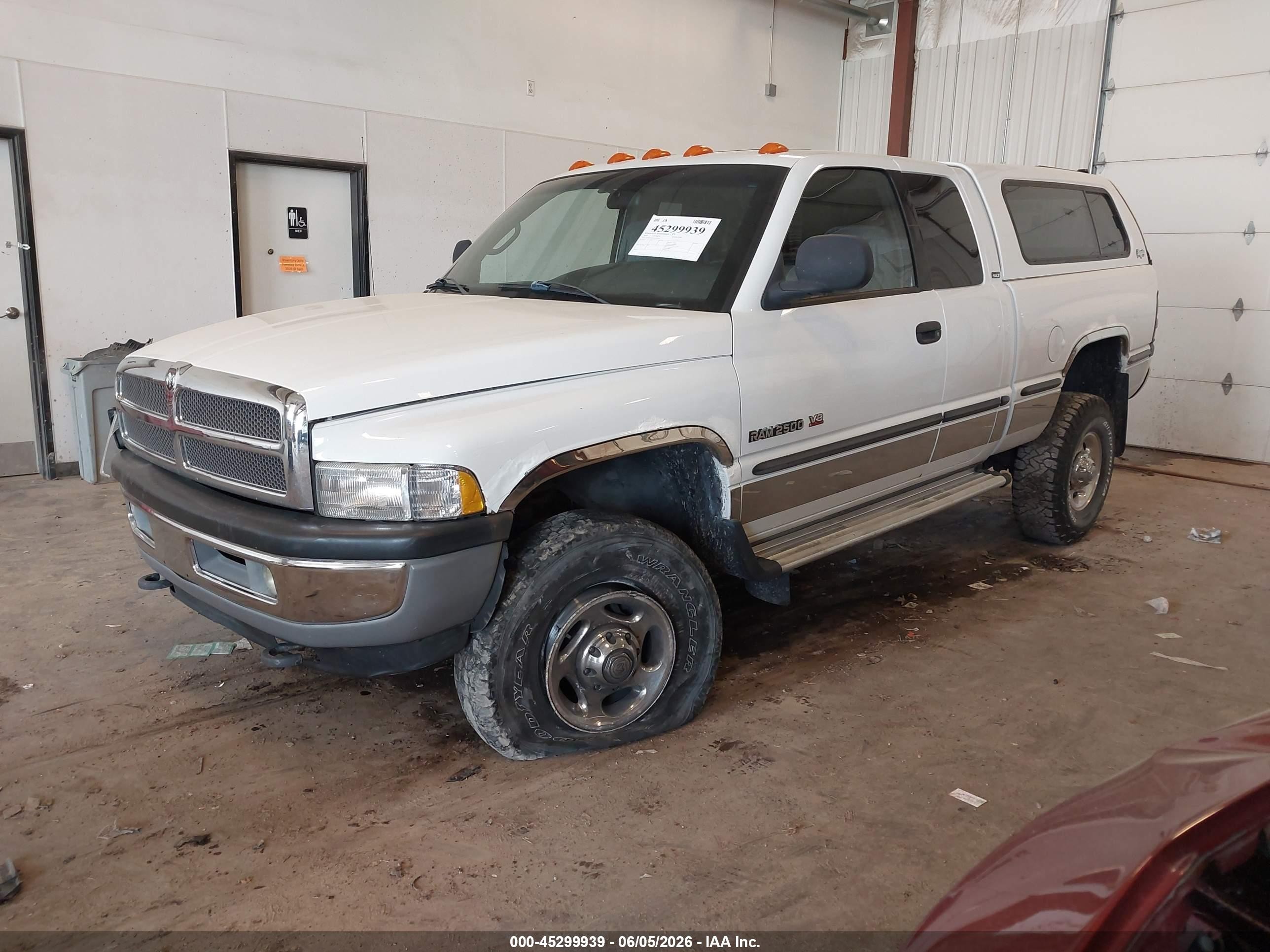 2000 Dodge Ram 2500 St Белый vin: 3B7KF23Z7YG158209