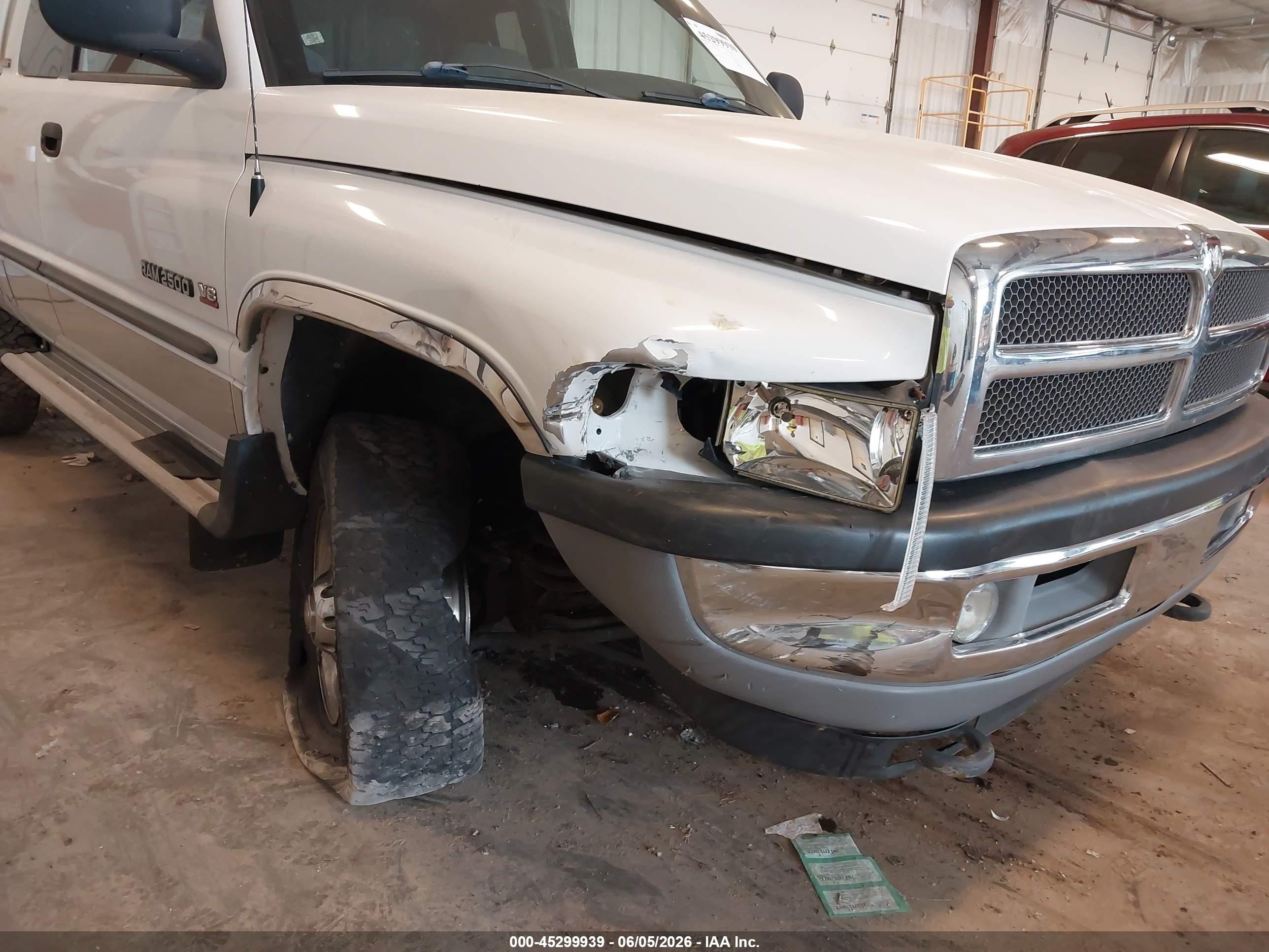 2000 Dodge Ram 2500 St Белый vin: 3B7KF23Z7YG158209