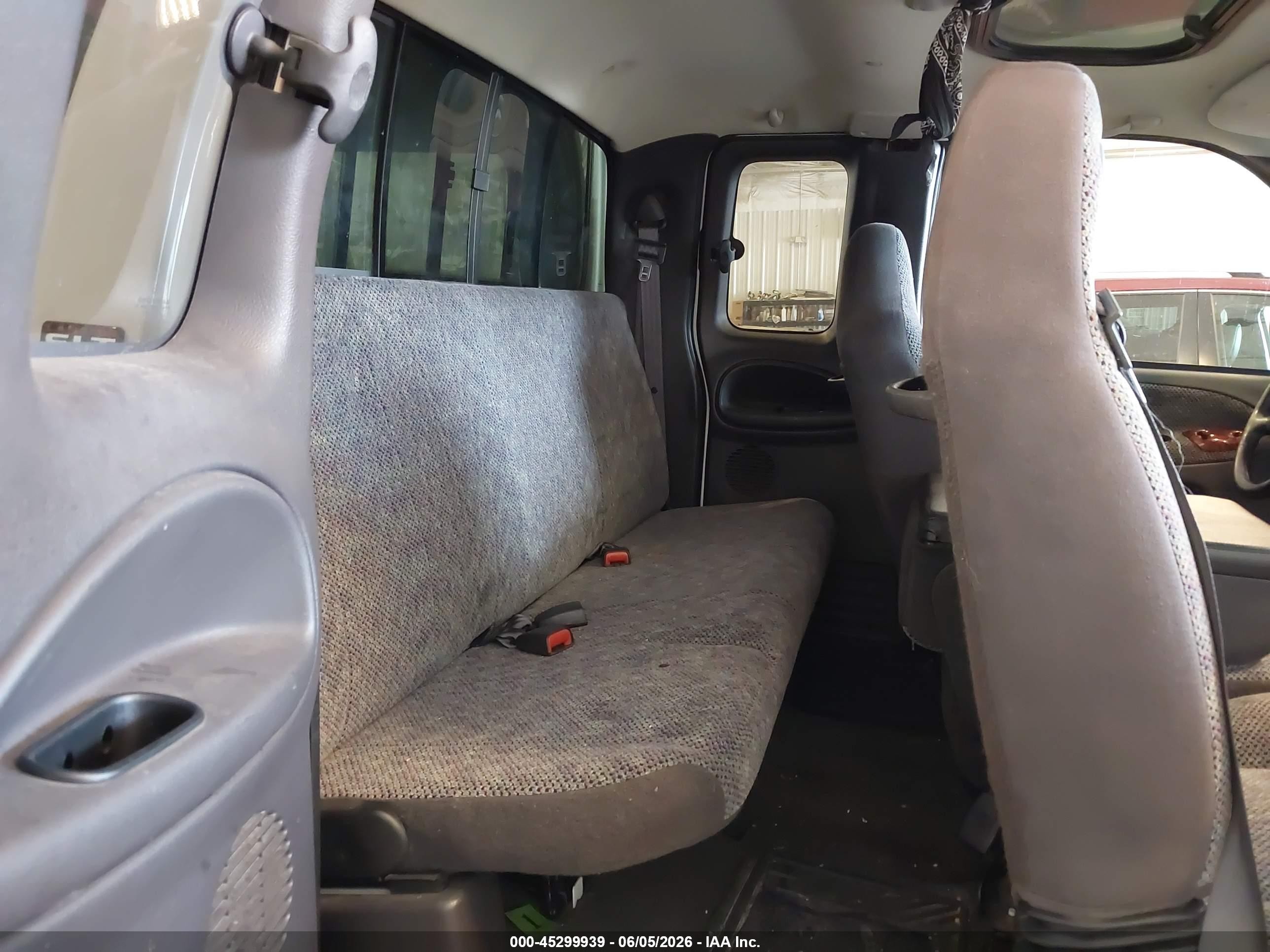 2000 Dodge Ram 2500 St Белый vin: 3B7KF23Z7YG158209