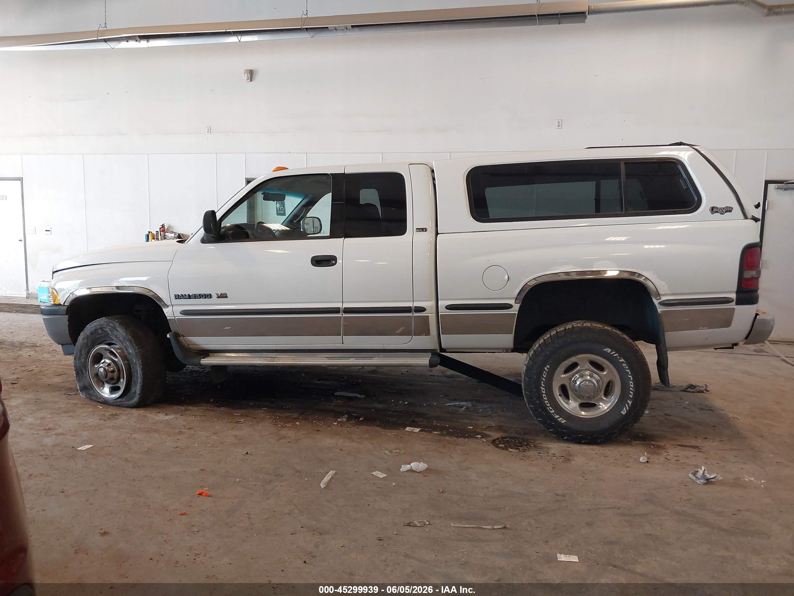 2000 Dodge Ram 2500 St Белый vin: 3B7KF23Z7YG158209