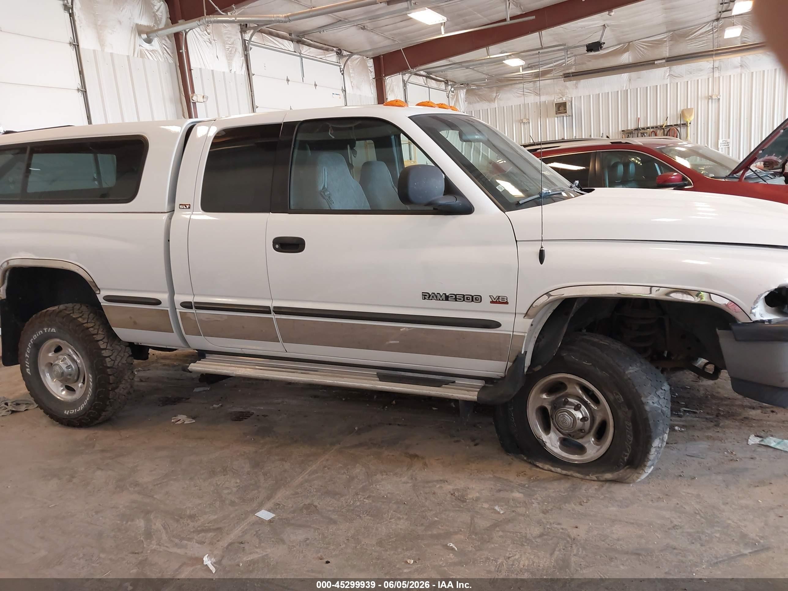 2000 Dodge Ram 2500 St Белый vin: 3B7KF23Z7YG158209