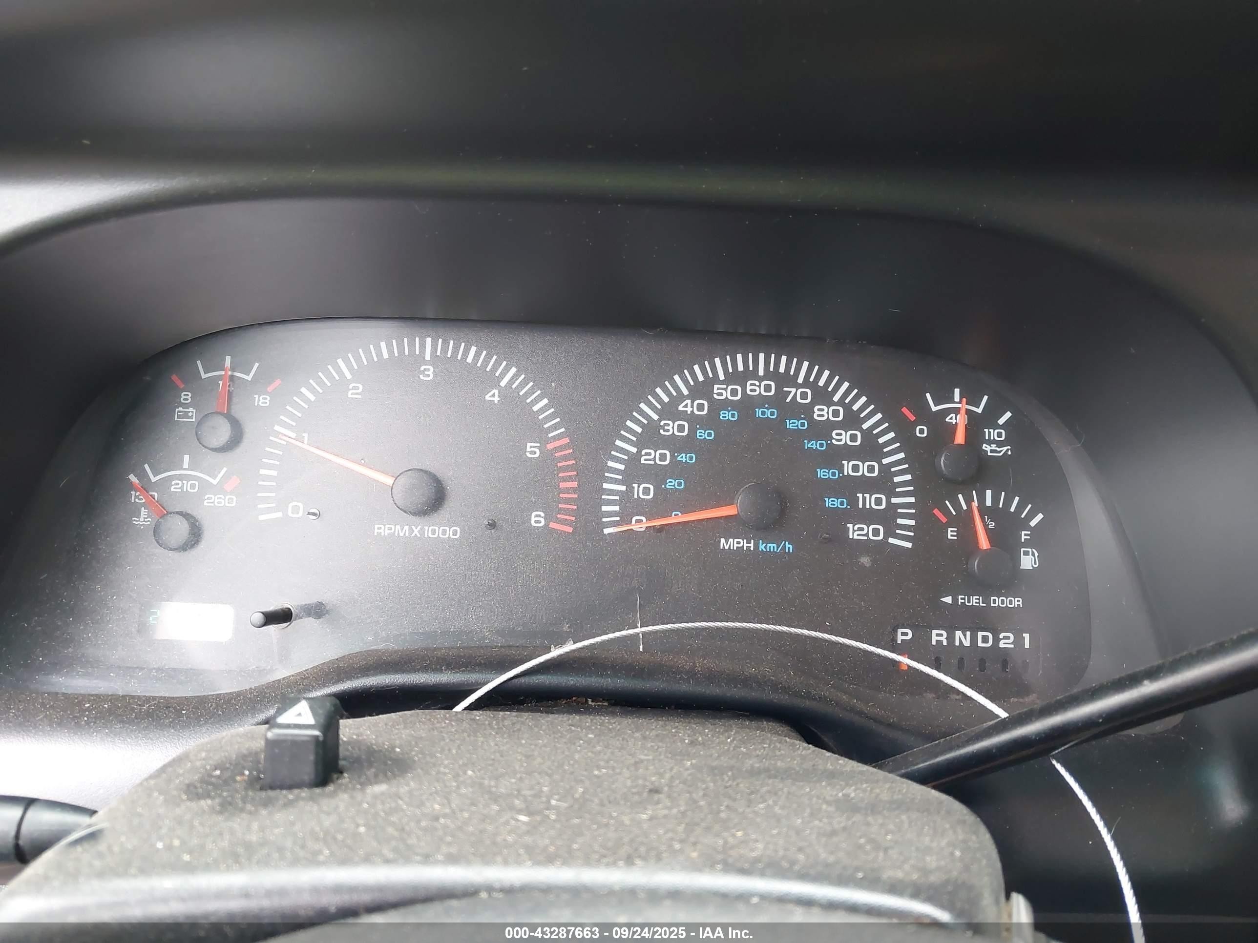 2000 Dodge Ram 2500 St Белый vin: 3B7KF23Z8YG115062