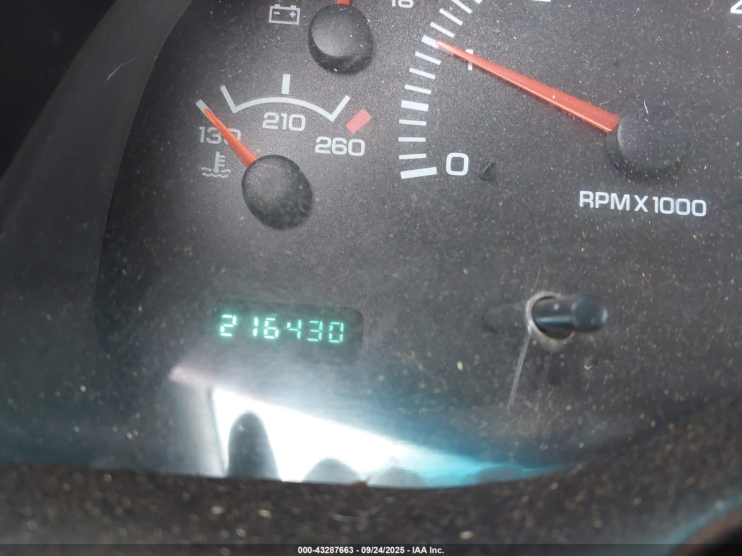 2000 Dodge Ram 2500 St Белый vin: 3B7KF23Z8YG115062