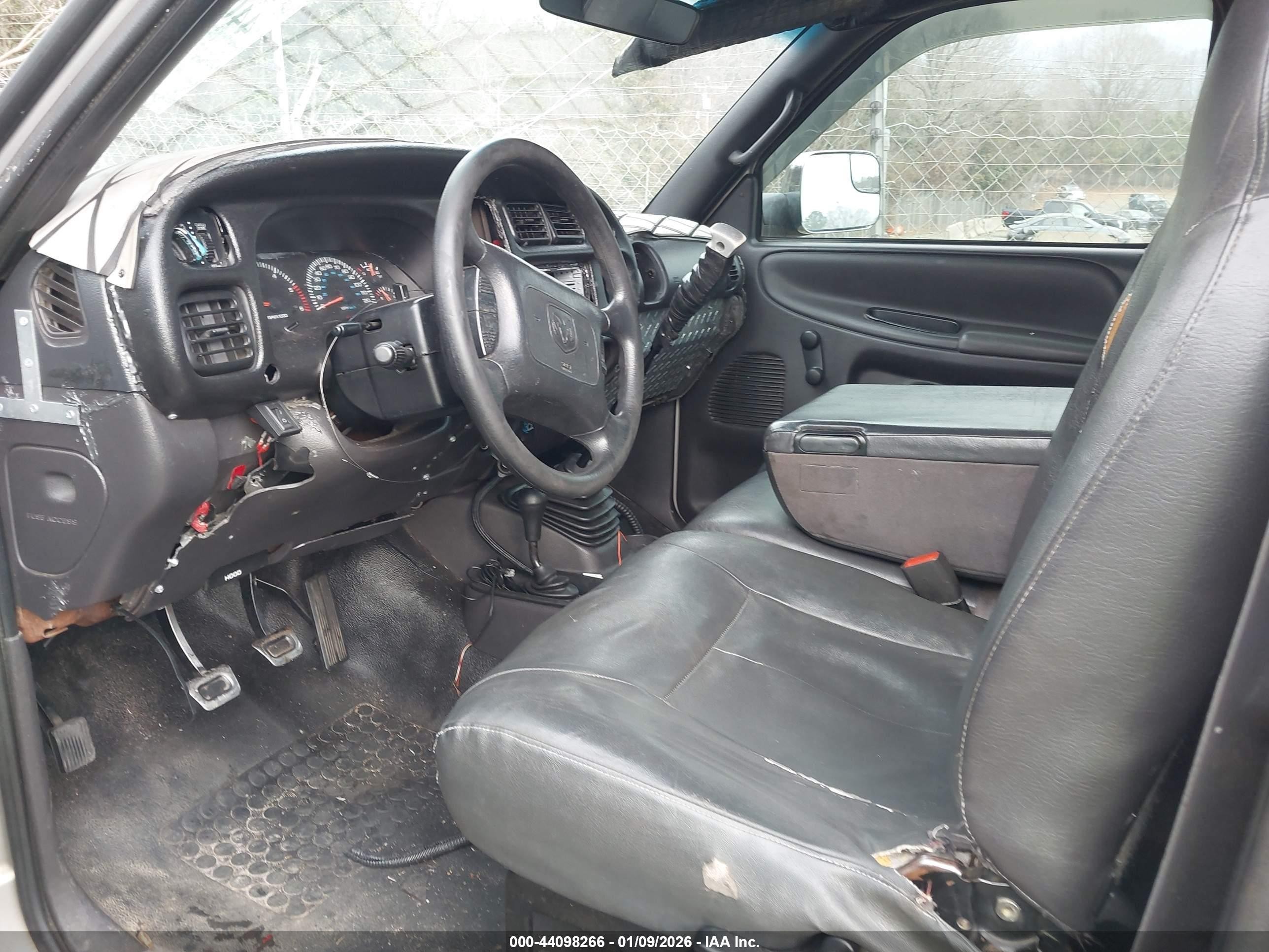 2000 Dodge Ram 2500 St Серебряный vin: 3B7KF26Z8YM226238