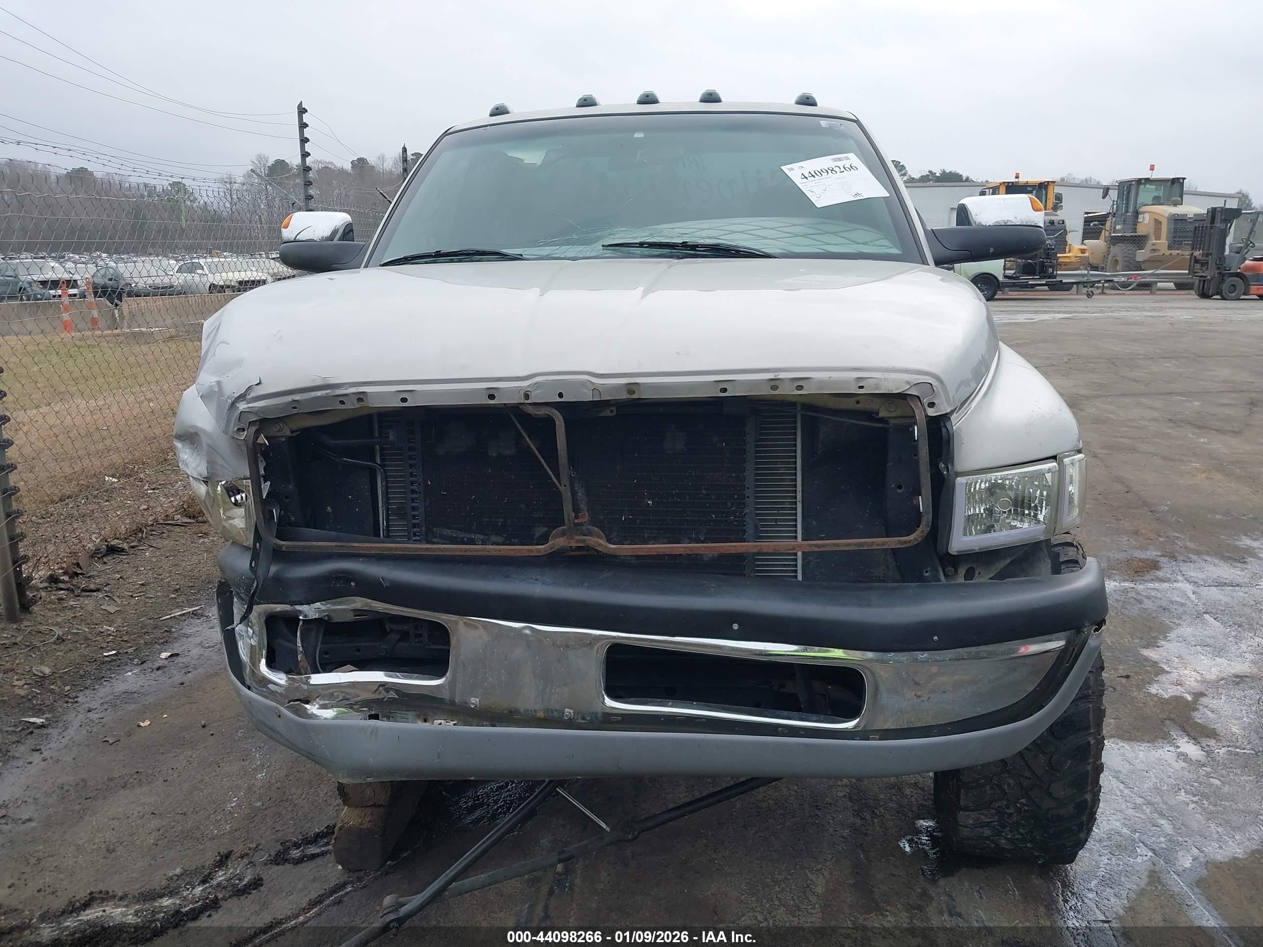 2000 Dodge Ram 2500 St Серебряный vin: 3B7KF26Z8YM226238