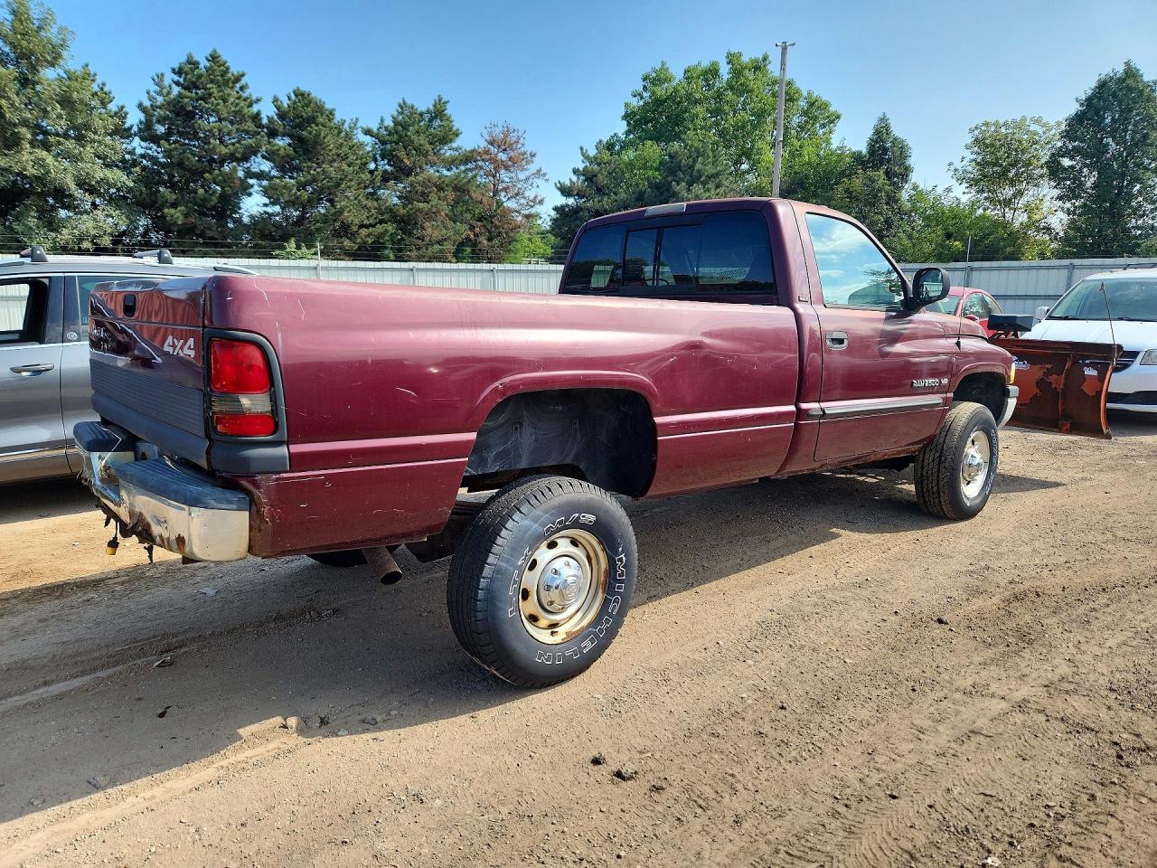 2000 Dodge Ram 2500 Бордовый vin: 3B7KF26Z9YM210663