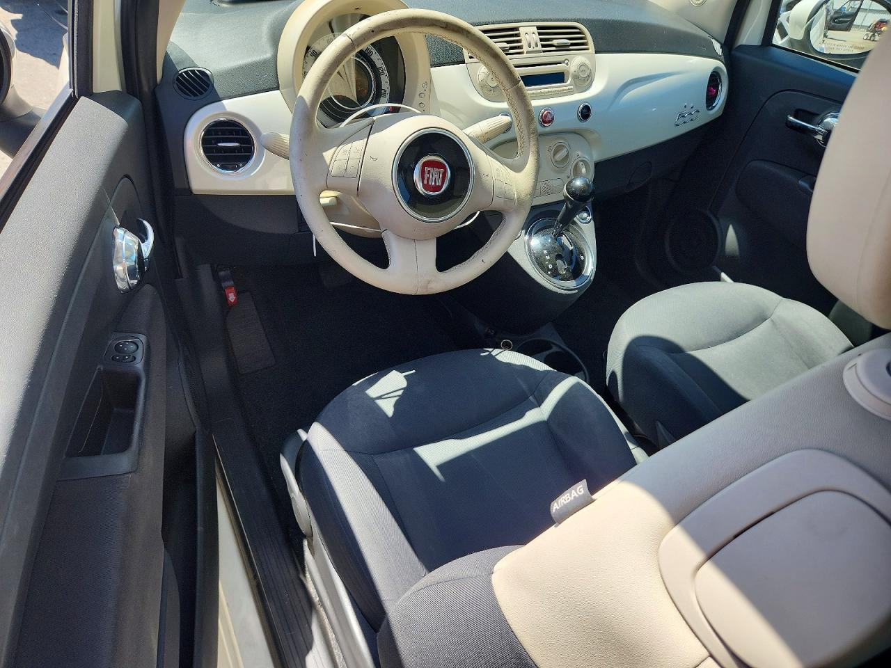 2014 Fiat 500 Pop White vin: 3C3CFFAR2ET262760