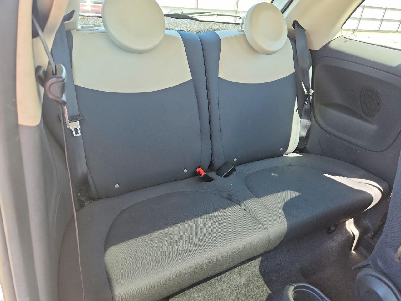 2014 Fiat 500 Pop White vin: 3C3CFFAR2ET262760