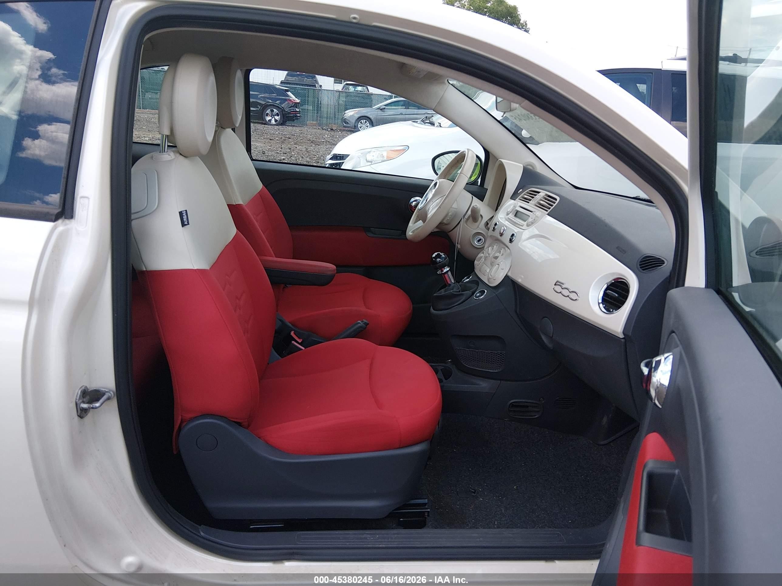 2012 Fiat 500 Pop White vin: 3C3CFFAR4CT380483