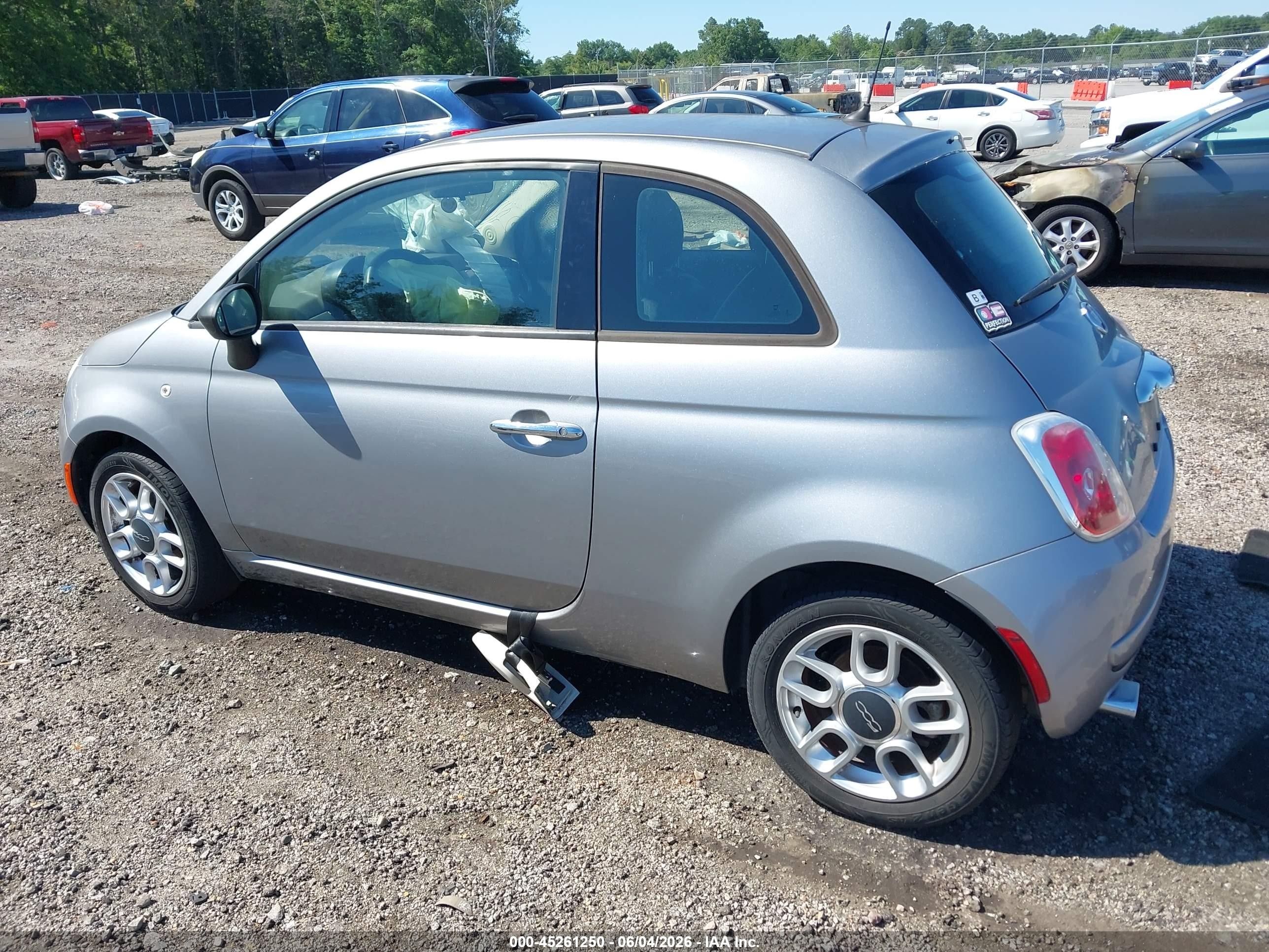2015 Fiat 500 Pop Silver vin: 3C3CFFAR4FT586049