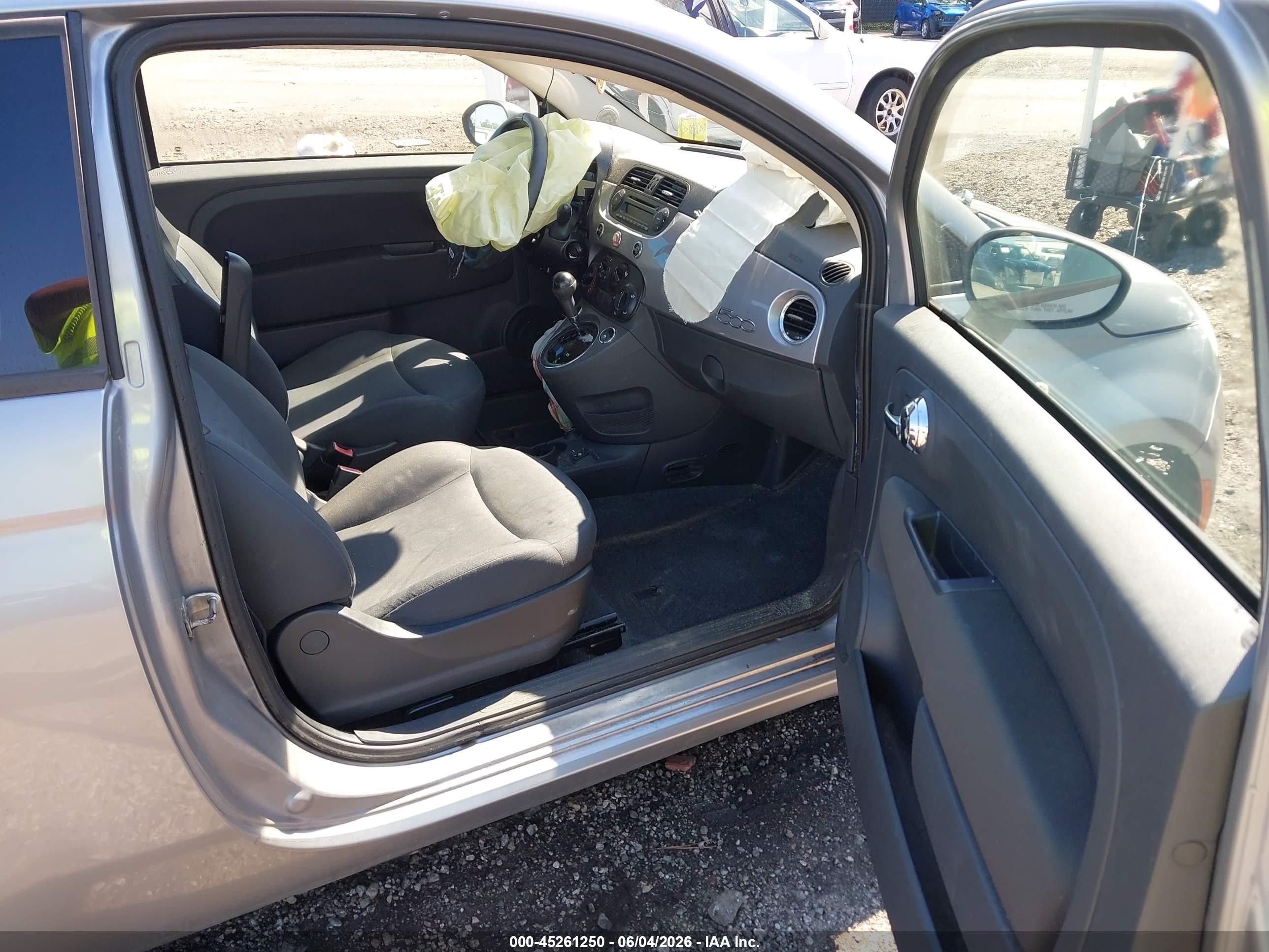 2015 Fiat 500 Pop Silver vin: 3C3CFFAR4FT586049