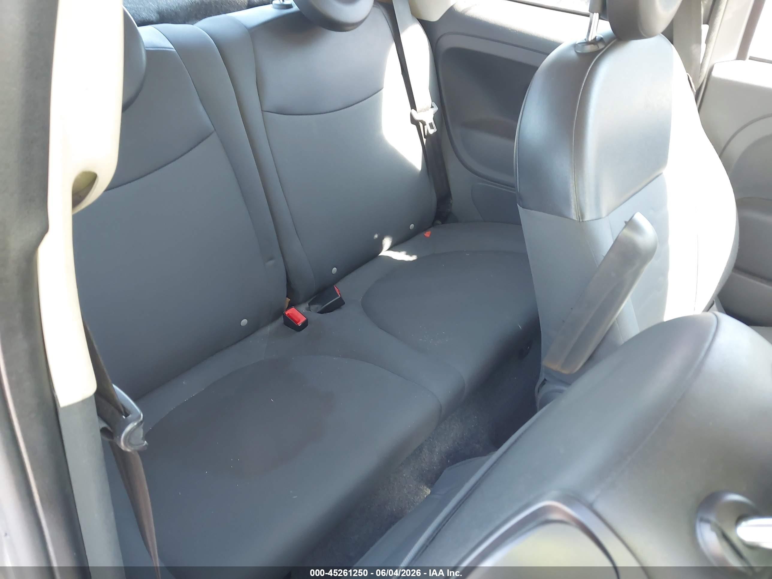 2015 Fiat 500 Pop Silver vin: 3C3CFFAR4FT586049