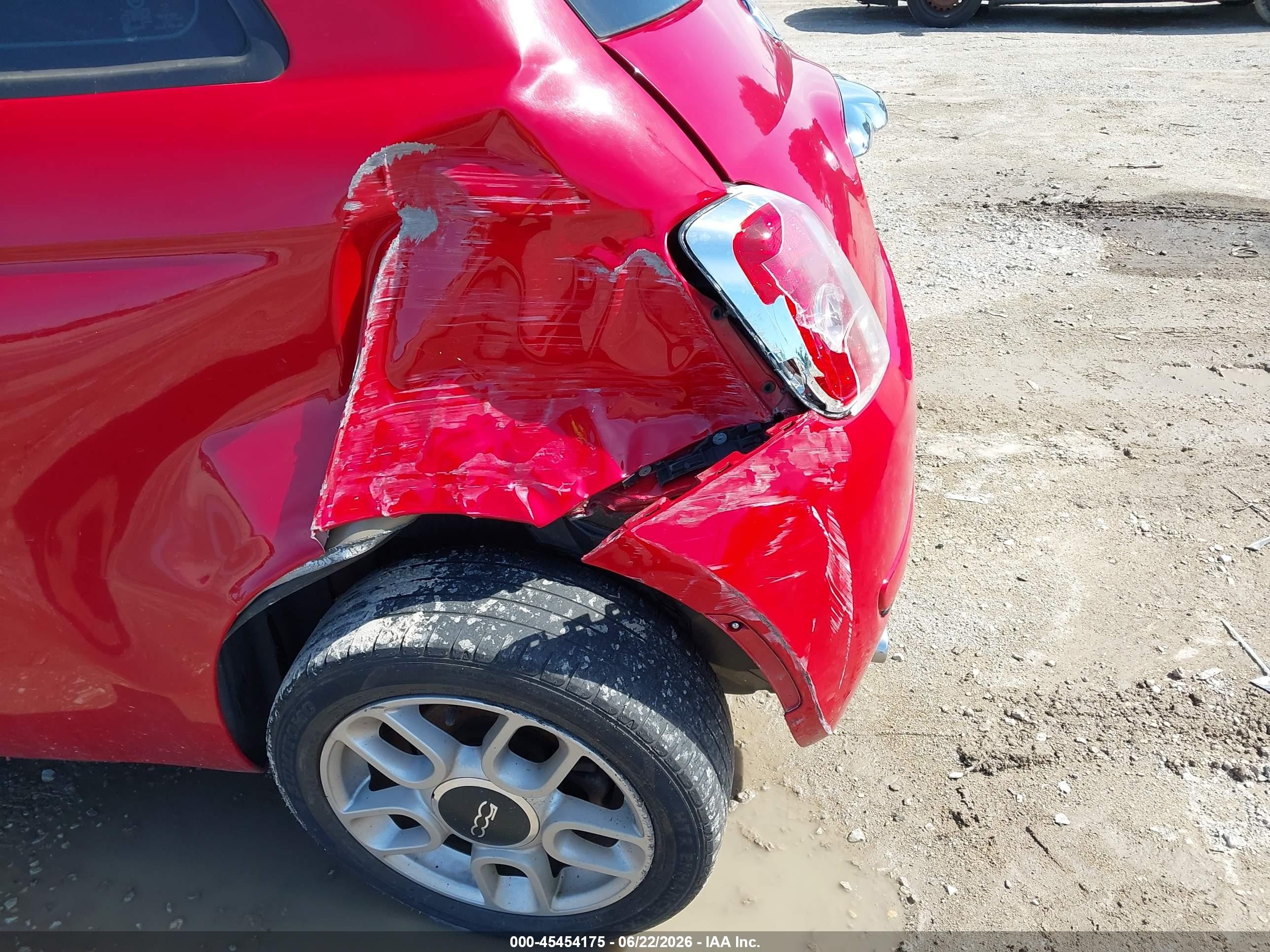 2015 Fiat 500 Pop Red vin: 3C3CFFAR5FT520111