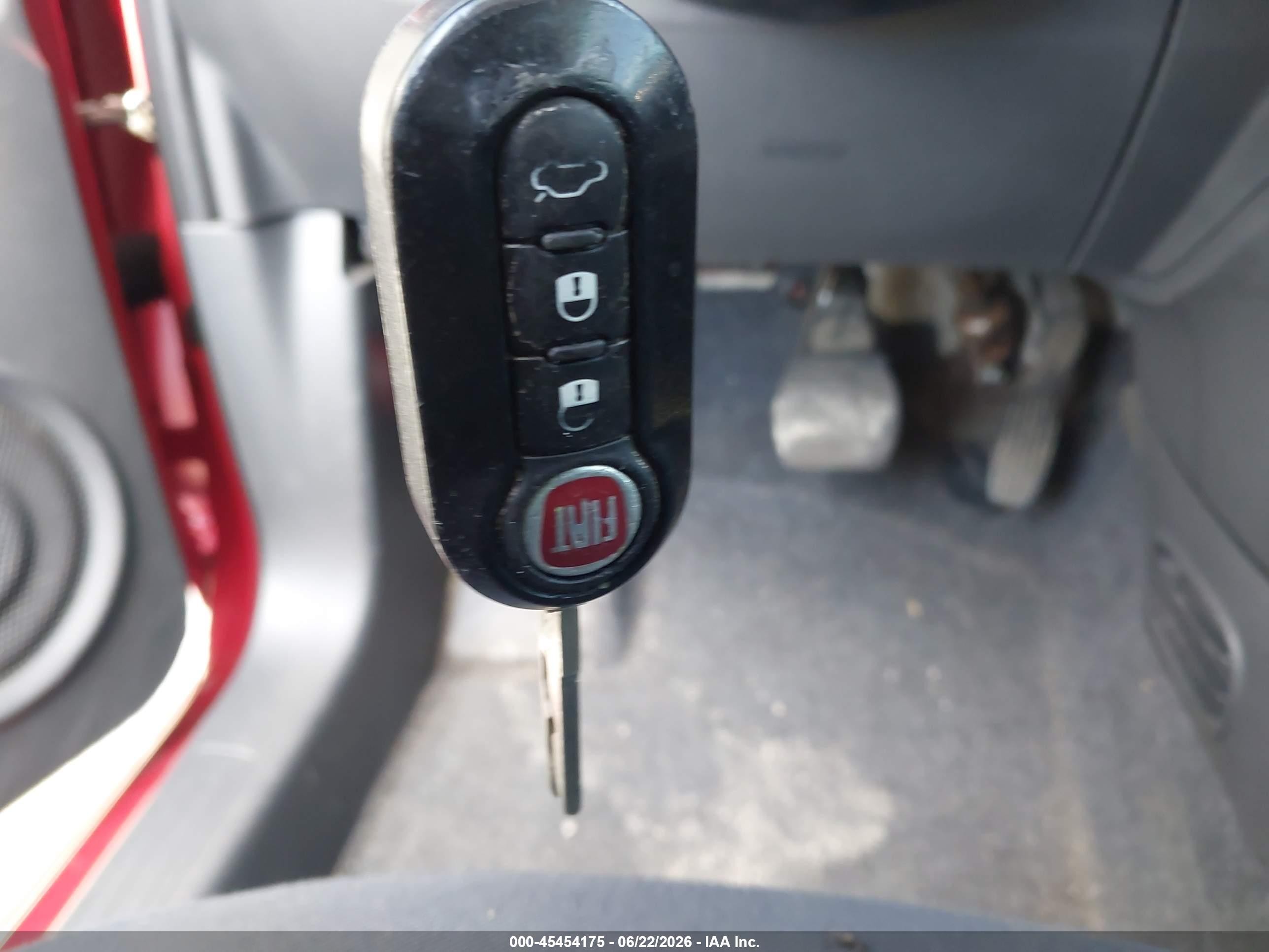 2015 Fiat 500 Pop Red vin: 3C3CFFAR5FT520111