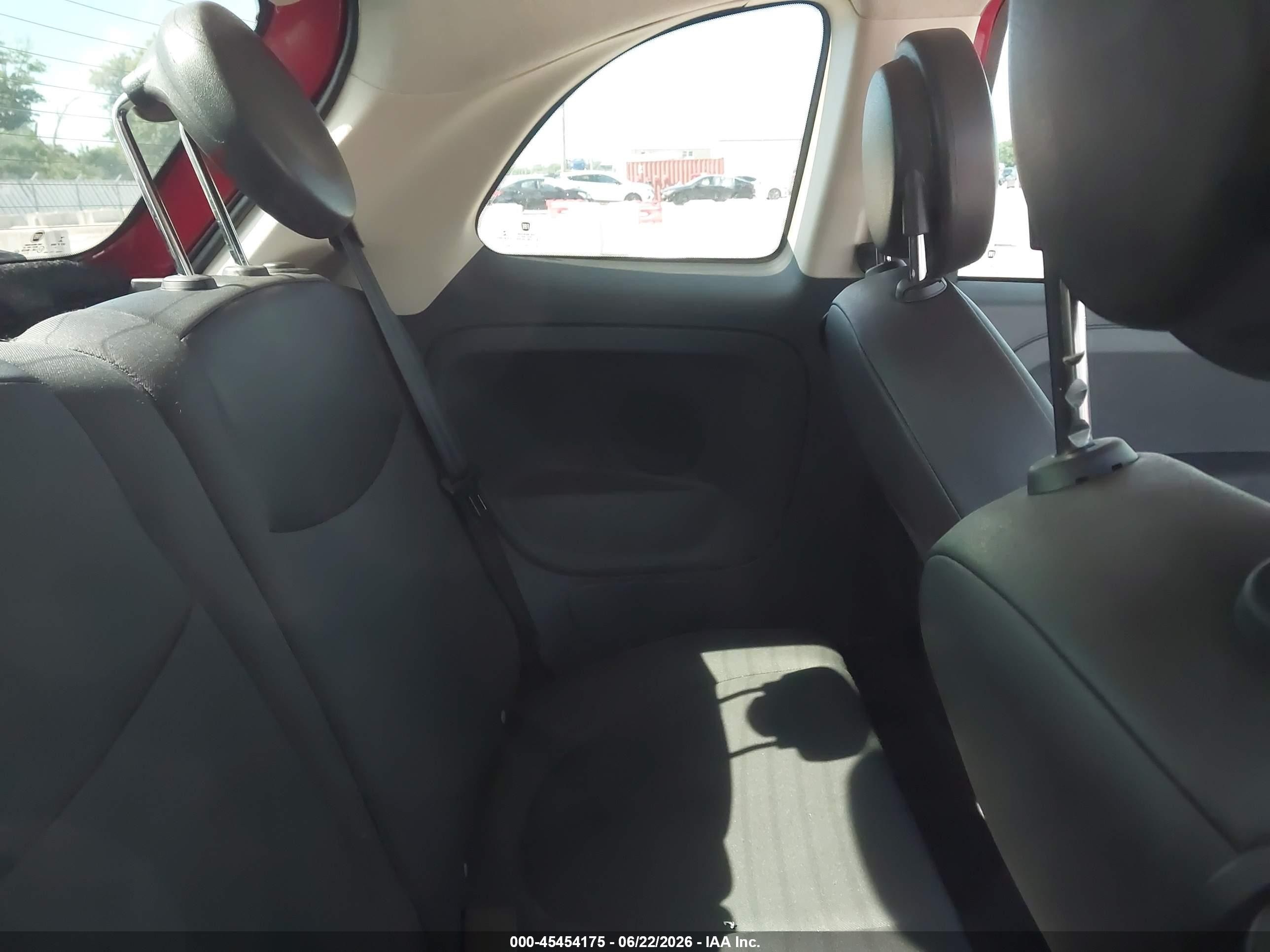 2015 Fiat 500 Pop Red vin: 3C3CFFAR5FT520111