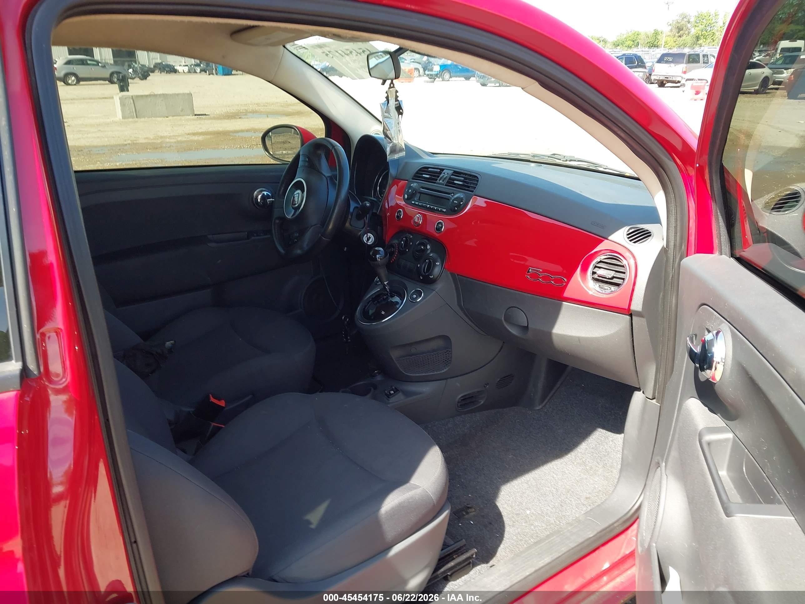 2015 Fiat 500 Pop Red vin: 3C3CFFAR5FT520111