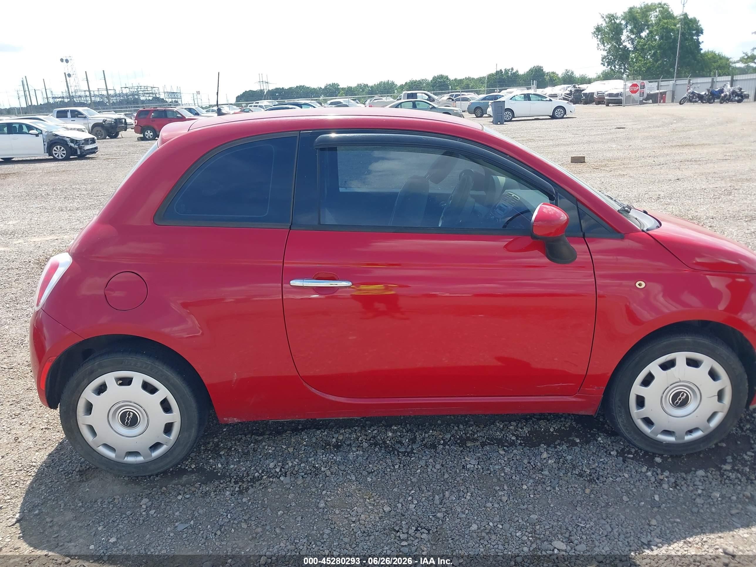 2015 Fiat 500 Pop Red vin: 3C3CFFAR5FT568921