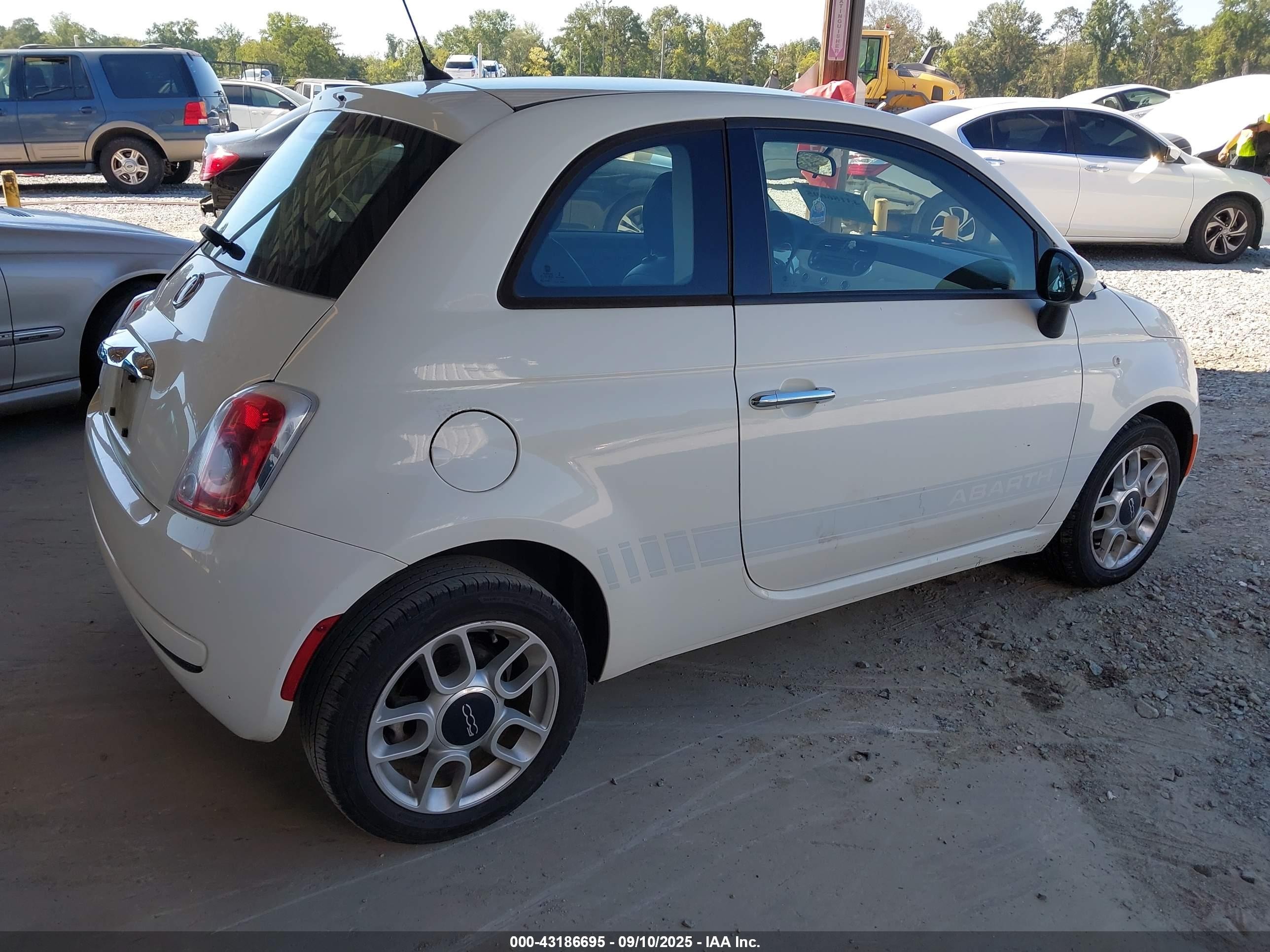 2015 Fiat 500 Pop Белый vin: 3C3CFFAR7FT579726