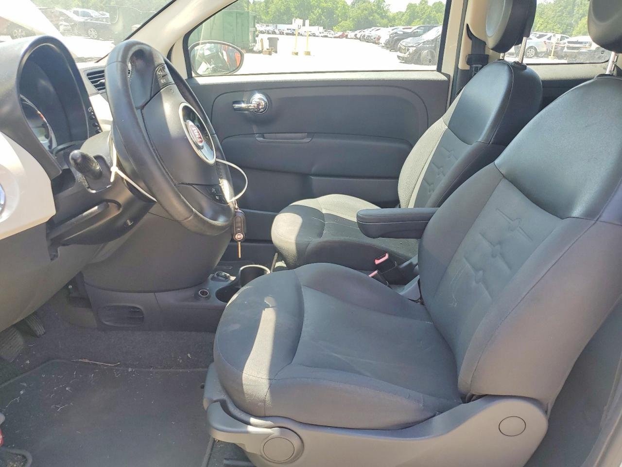 2015 Fiat 500 Pop White vin: 3C3CFFAR8FT549893