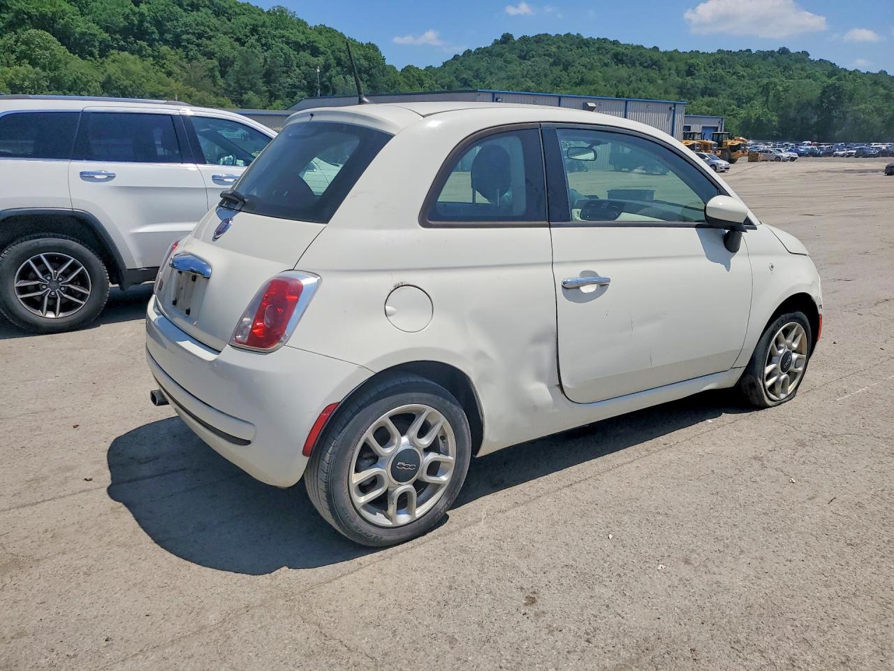 2015 Fiat 500 Pop White vin: 3C3CFFAR8FT549893