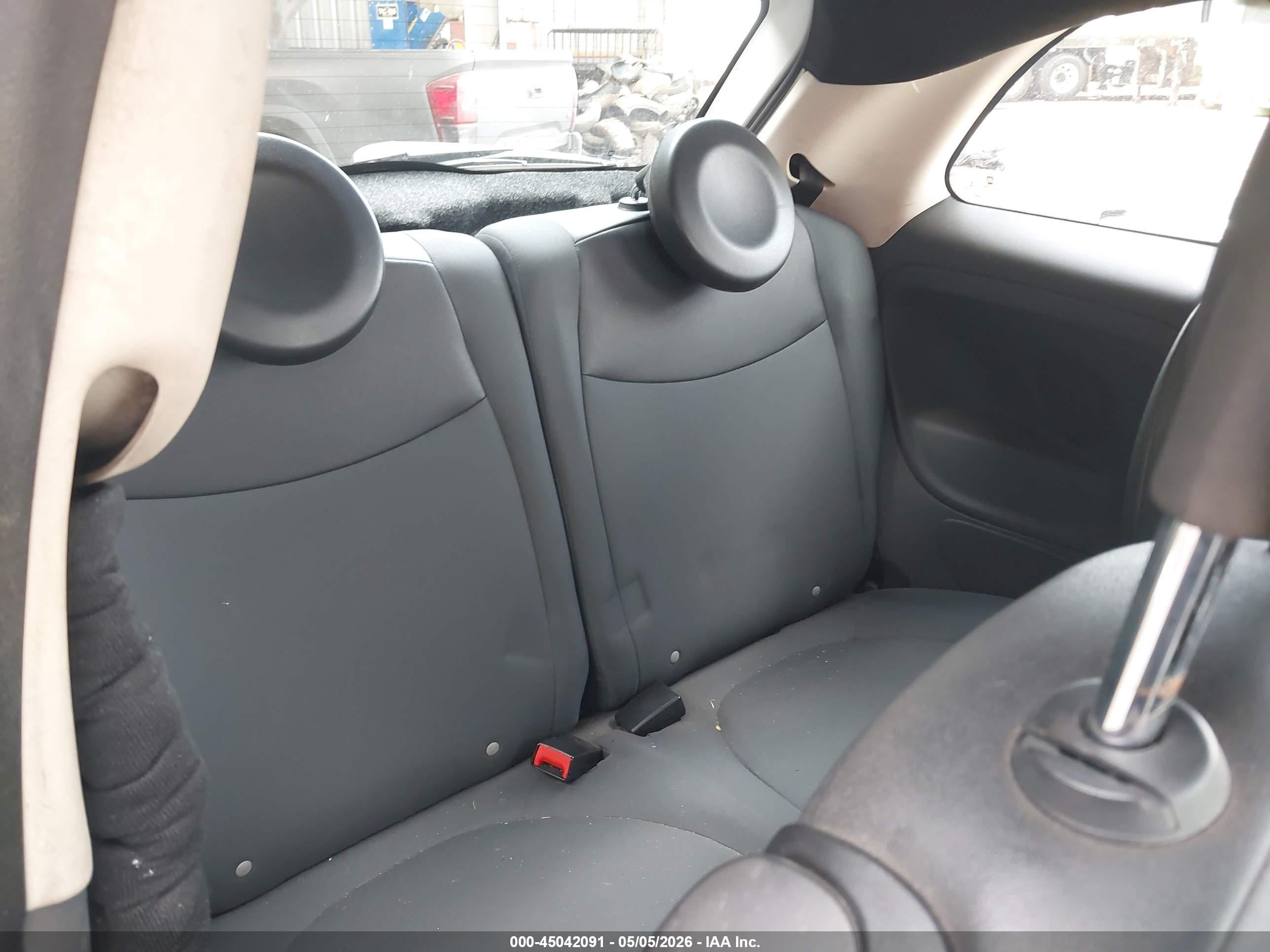2013 Fiat 500 Pop White vin: 3C3CFFARXDT570371