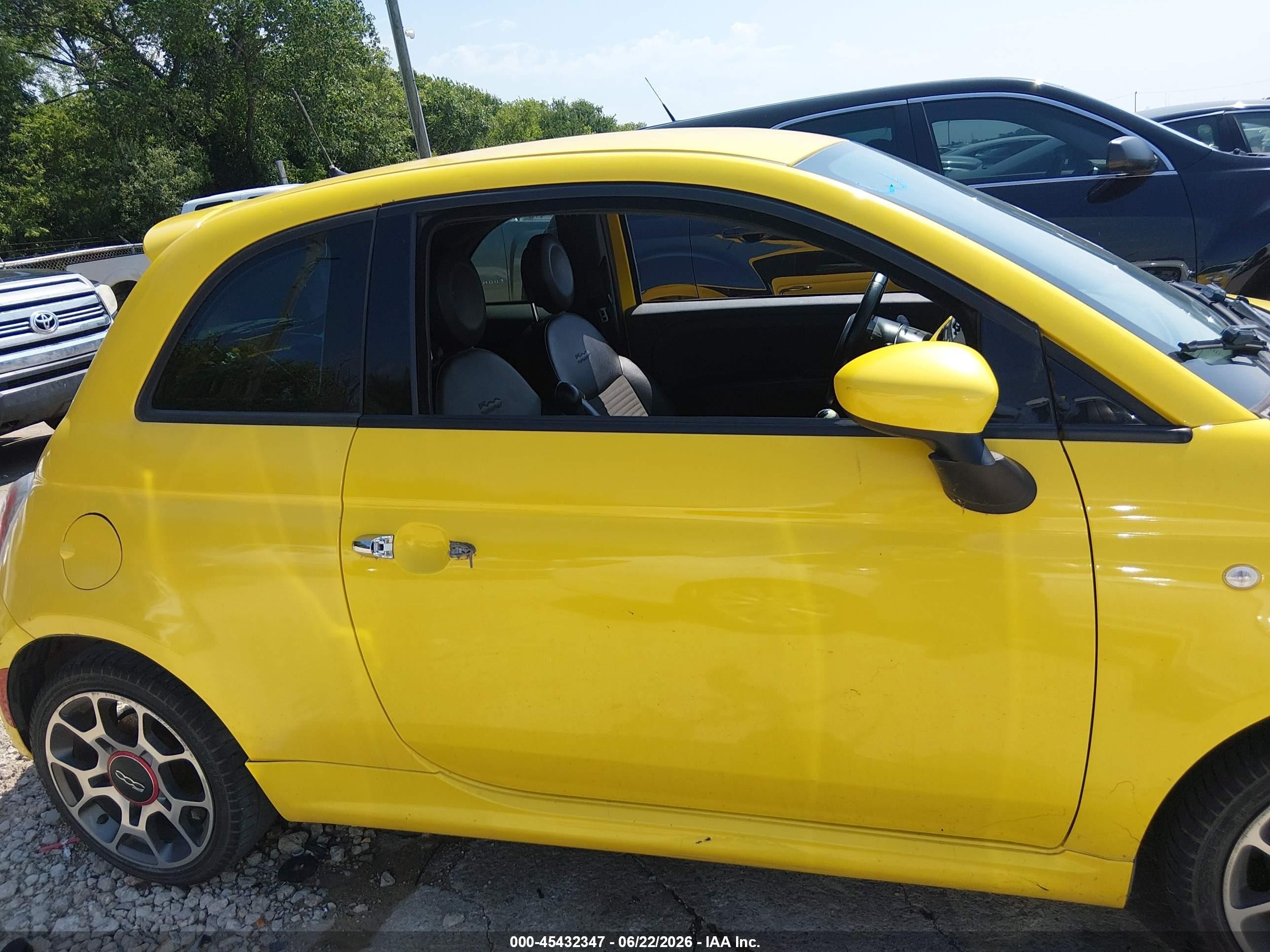 2015 Fiat 500 Sport Yellow vin: 3C3CFFBR8FT562304