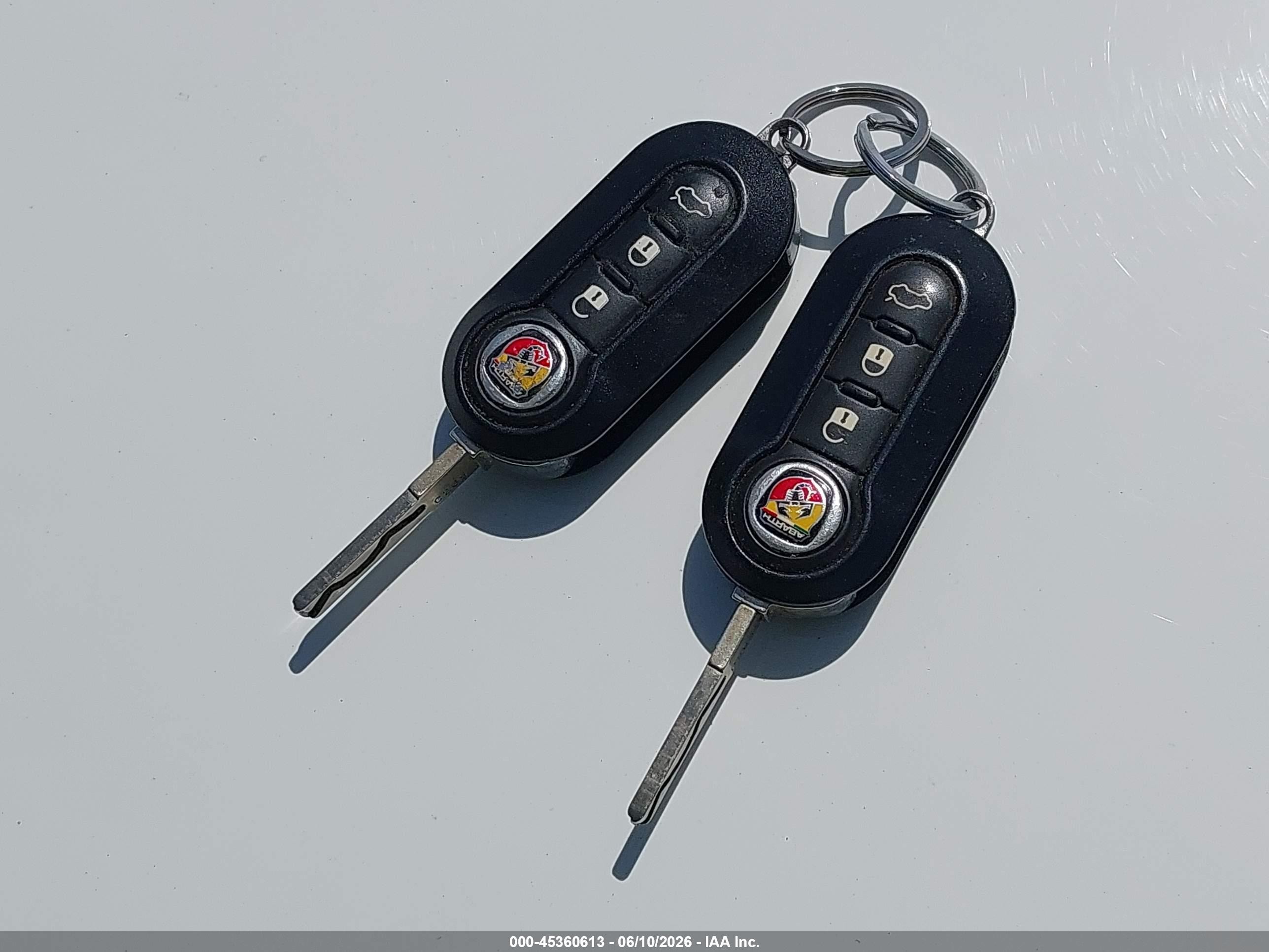 2015 Fiat 500 Abarth White vin: 3C3CFFFH6FT741474