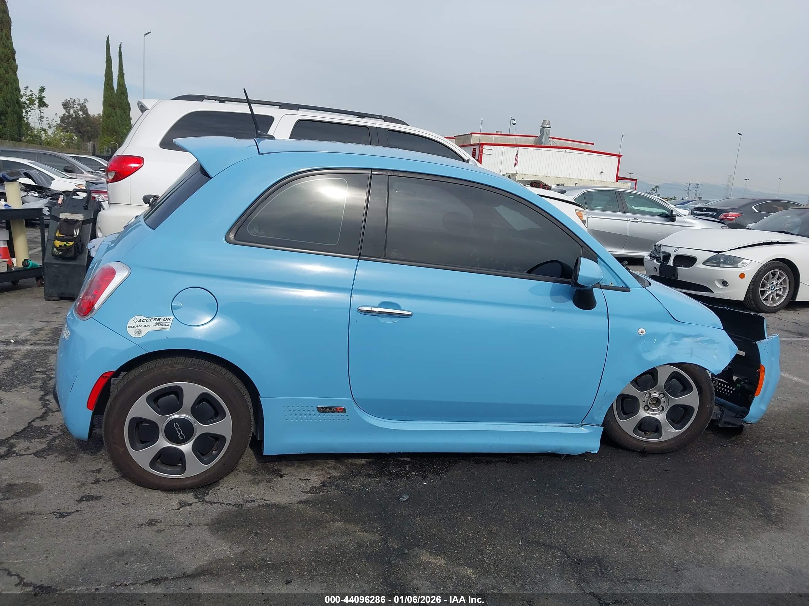 2015 Fiat 500e Battery Electric Blue vin: 3C3CFFGE0FT555501