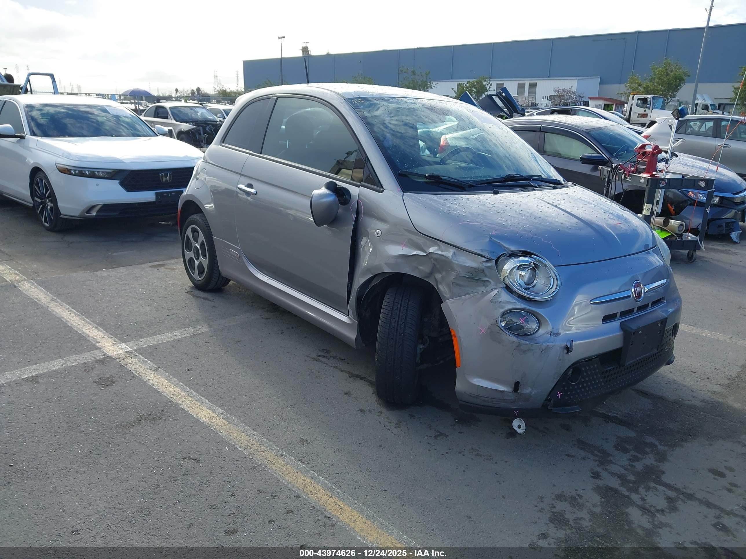 2015 Fiat 500e Battery Electric Silver vin: 3C3CFFGE0FT585792