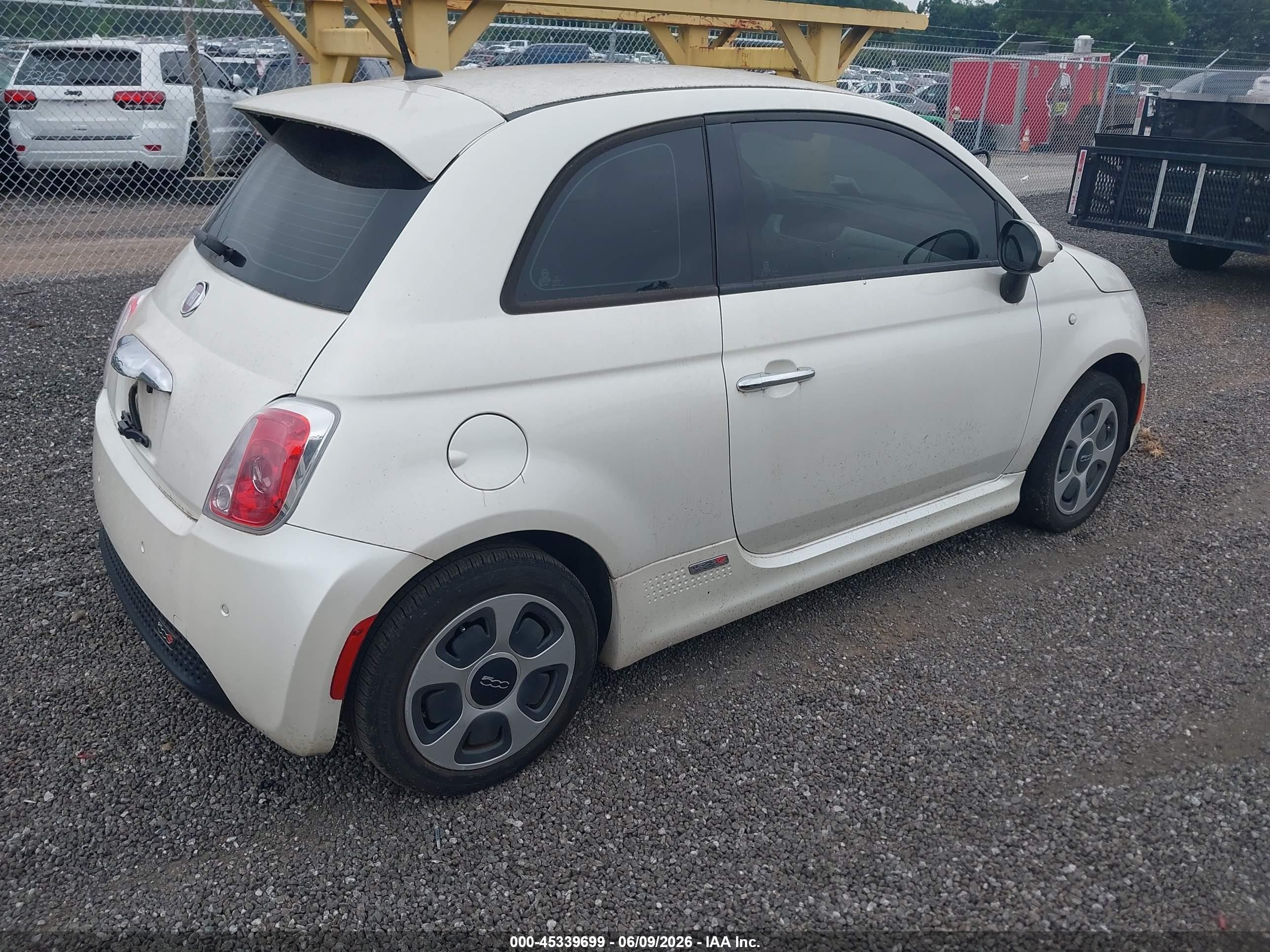 2014 Fiat 500e Battery Electric White vin: 3C3CFFGE3ET244952