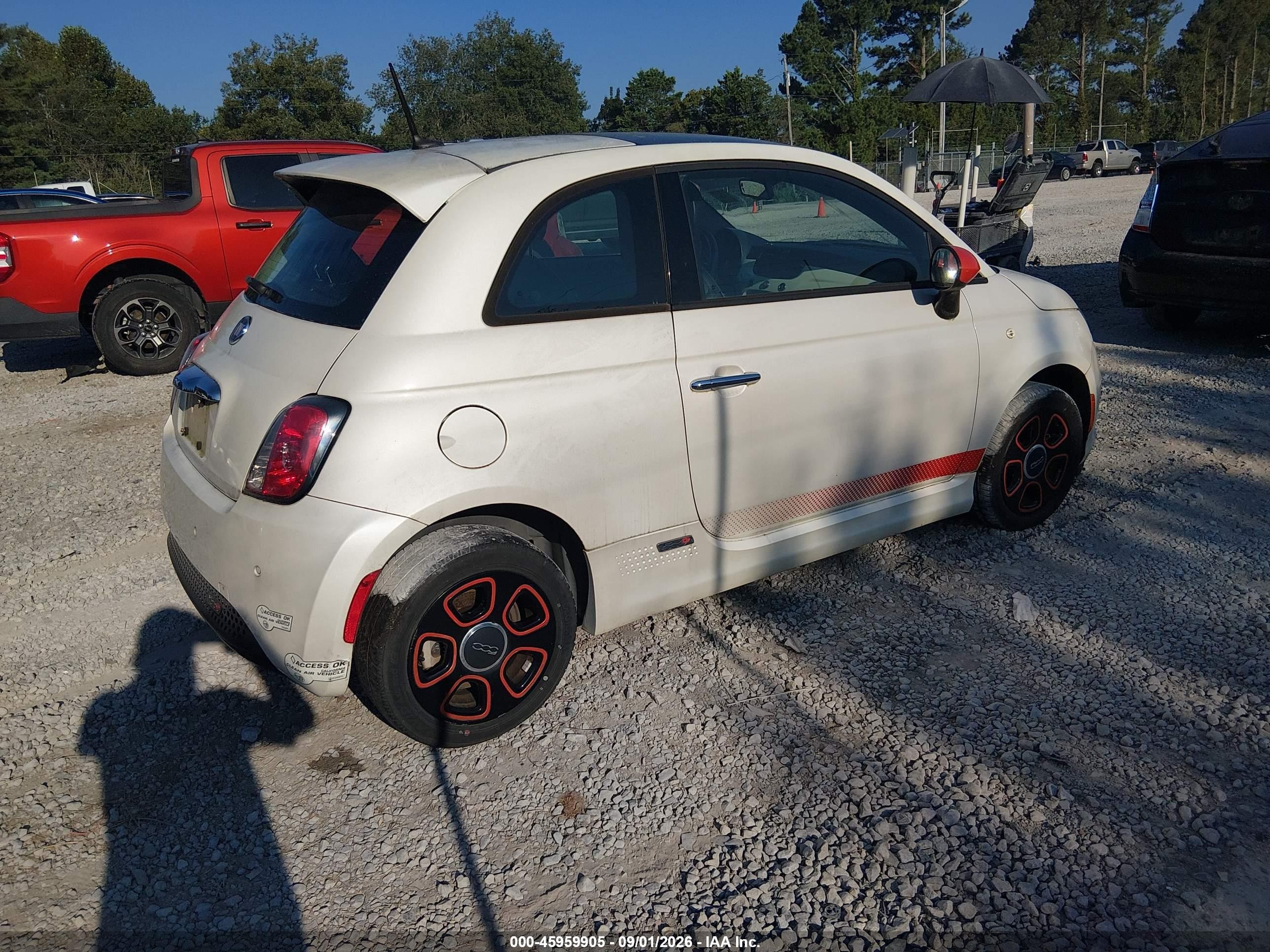 2013 Fiat 500e Battery Electric White vin: 3C3CFFGE7DT745969