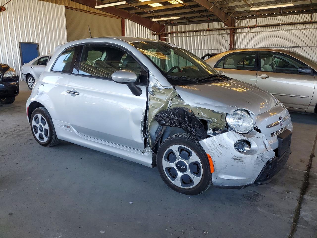 2014 Fiat 500 Electric Silver vin: 3C3CFFGEXET294506